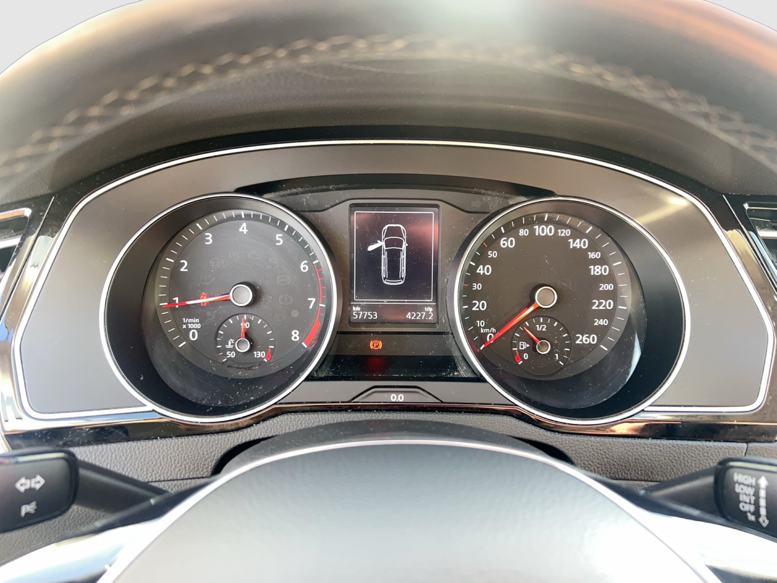 Fahrzeugabbildung Volkswagen Passat Variant TSI Comfortline BMT LED Navi ACC RFK