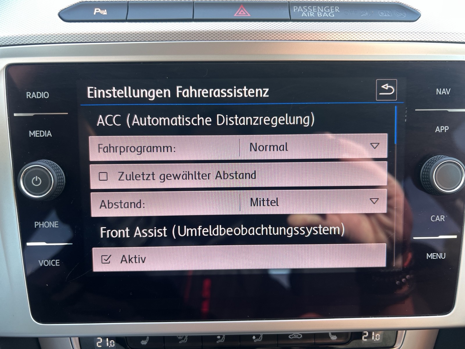 Fahrzeugabbildung Volkswagen Passat Variant TSI Comfortline BMT LED Navi ACC RFK