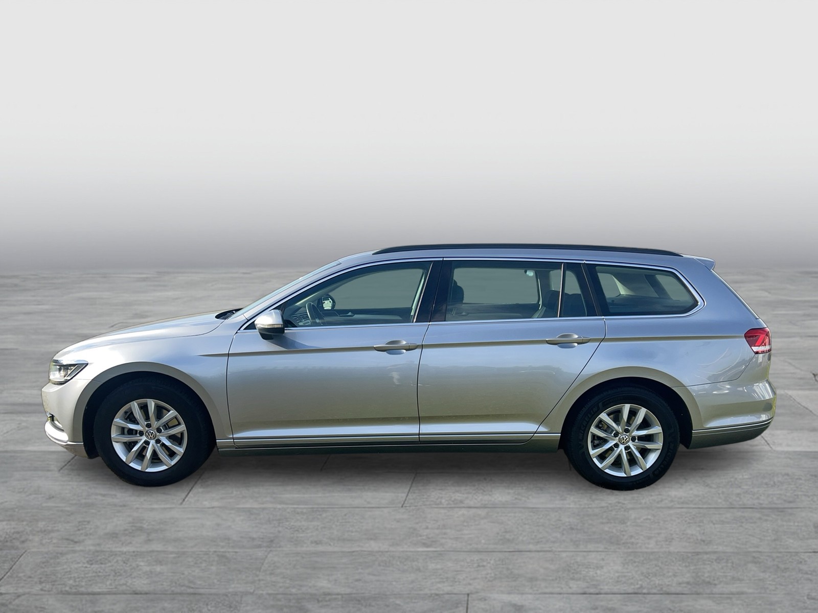 Fahrzeugabbildung Volkswagen Passat Variant TSI Comfortline BMT LED Navi ACC RFK