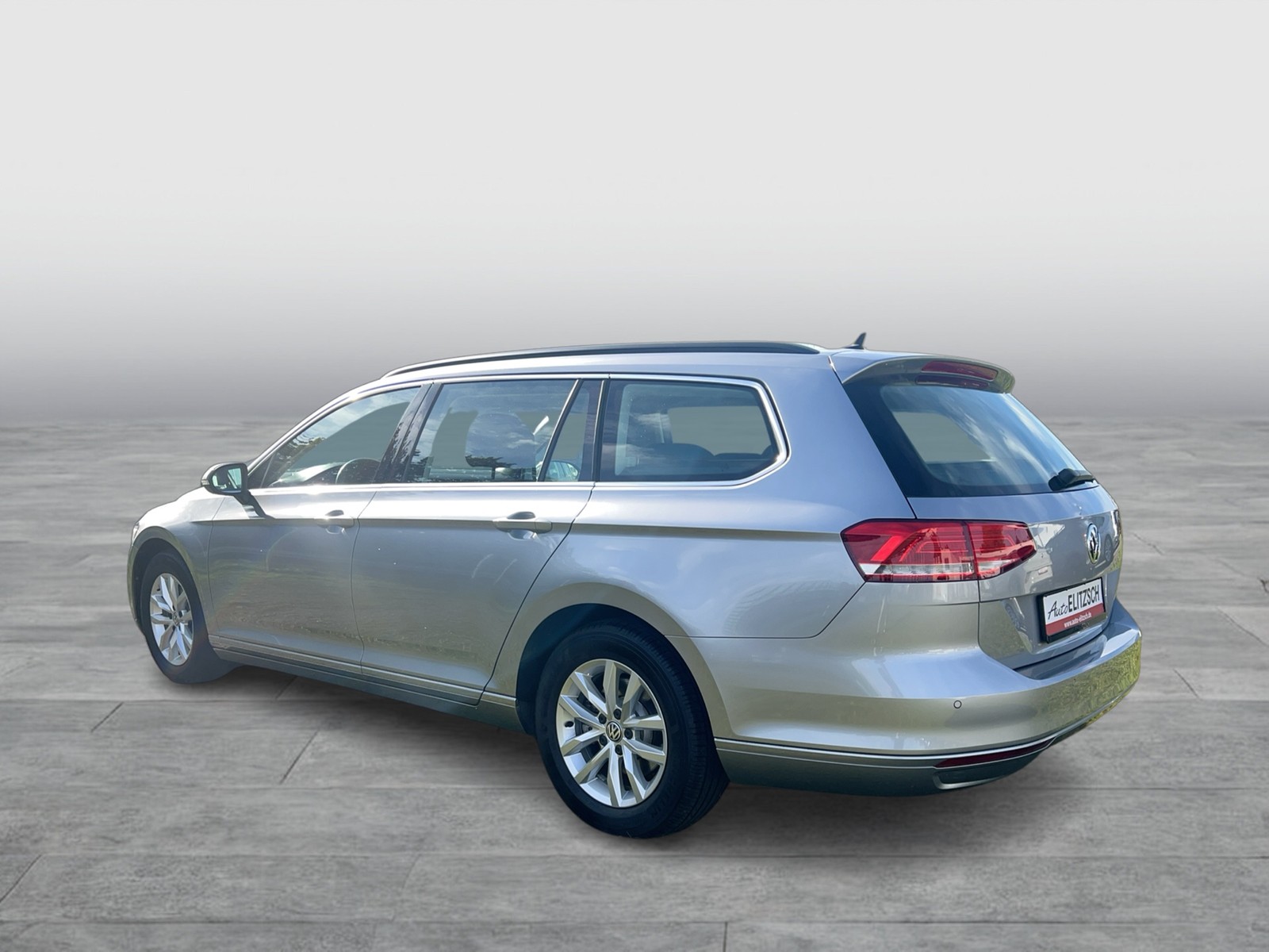 Fahrzeugabbildung Volkswagen Passat Variant TSI Comfortline BMT LED Navi ACC RFK