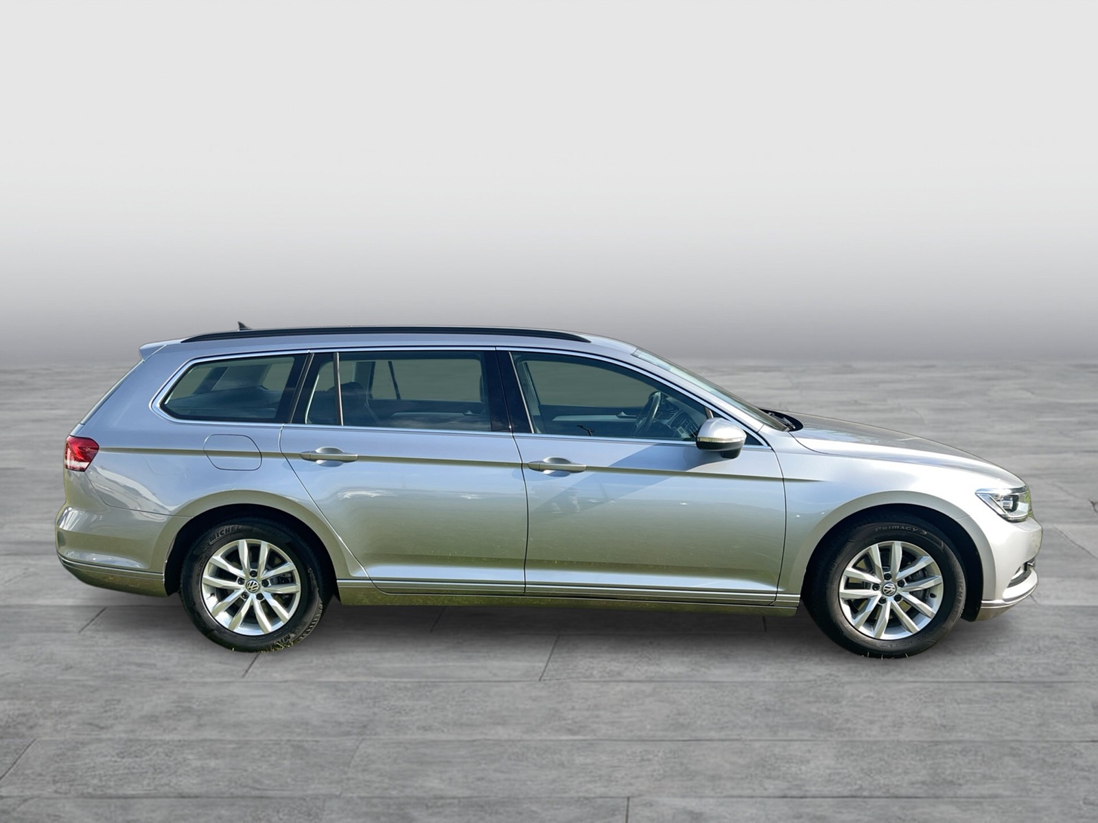 Fahrzeugabbildung Volkswagen Passat Variant TSI Comfortline BMT LED Navi ACC RFK