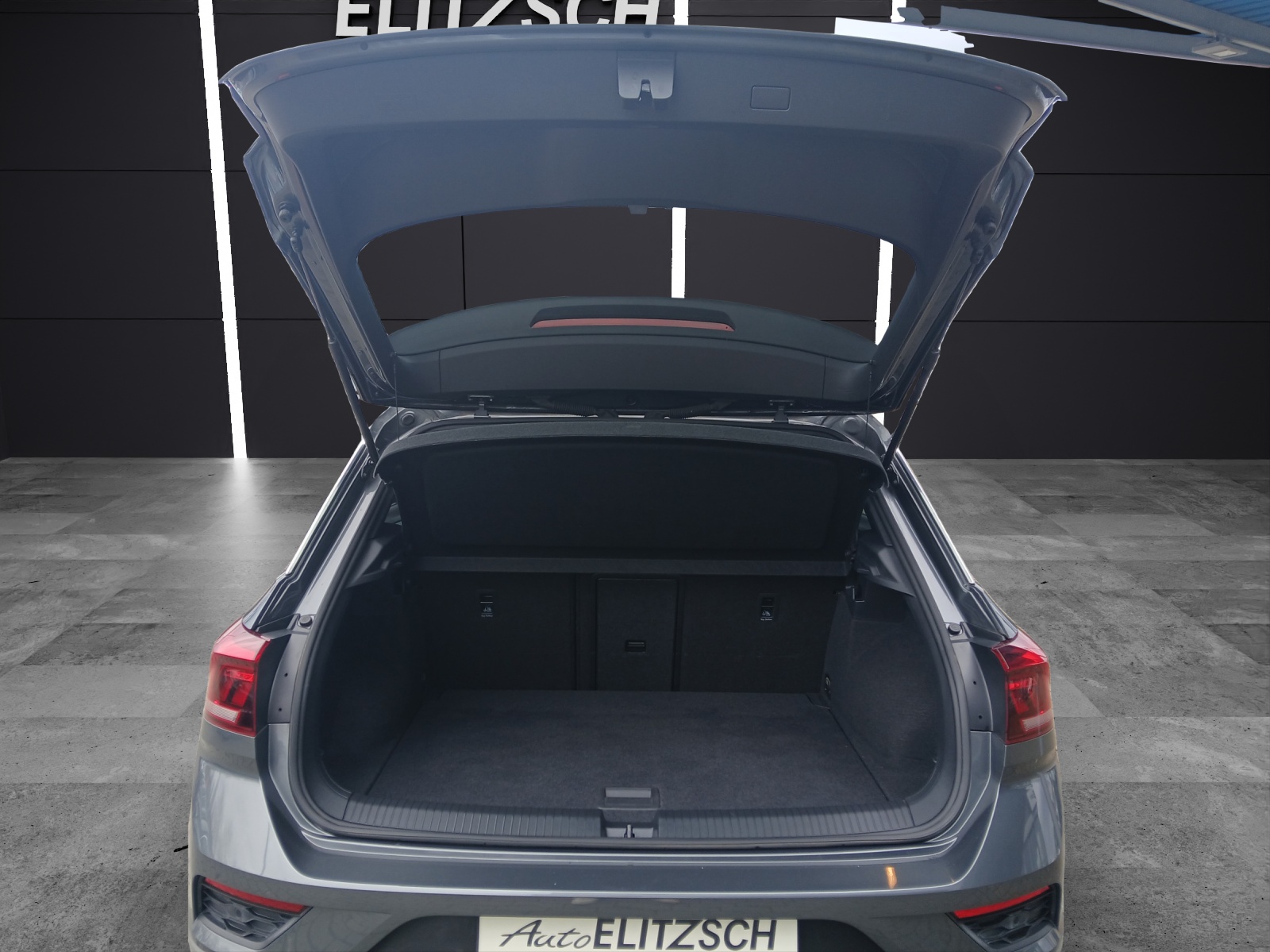 Fahrzeugabbildung Volkswagen T-Roc 1.5 l TSI Sport DSG LED Standh.
