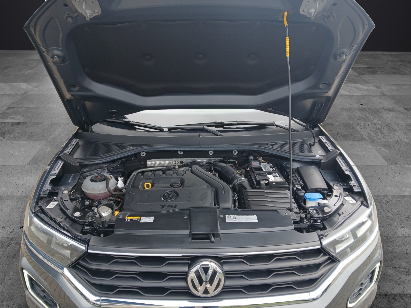 Fahrzeugabbildung Volkswagen T-Roc 1.5 l TSI Sport DSG LED Standh.