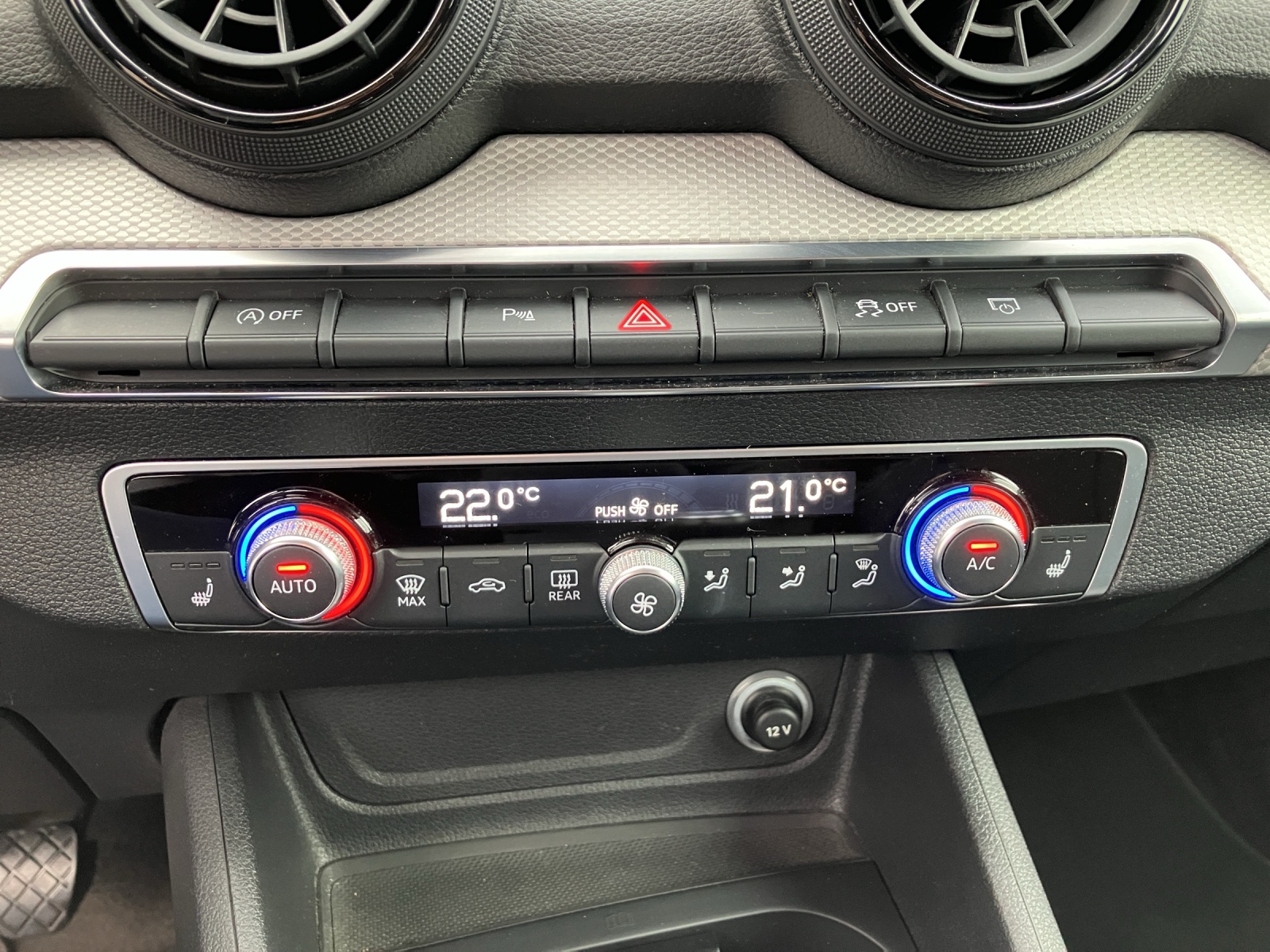 Fahrzeugabbildung Audi Q2 1.4 TFSI LED GRA RFK SHZ