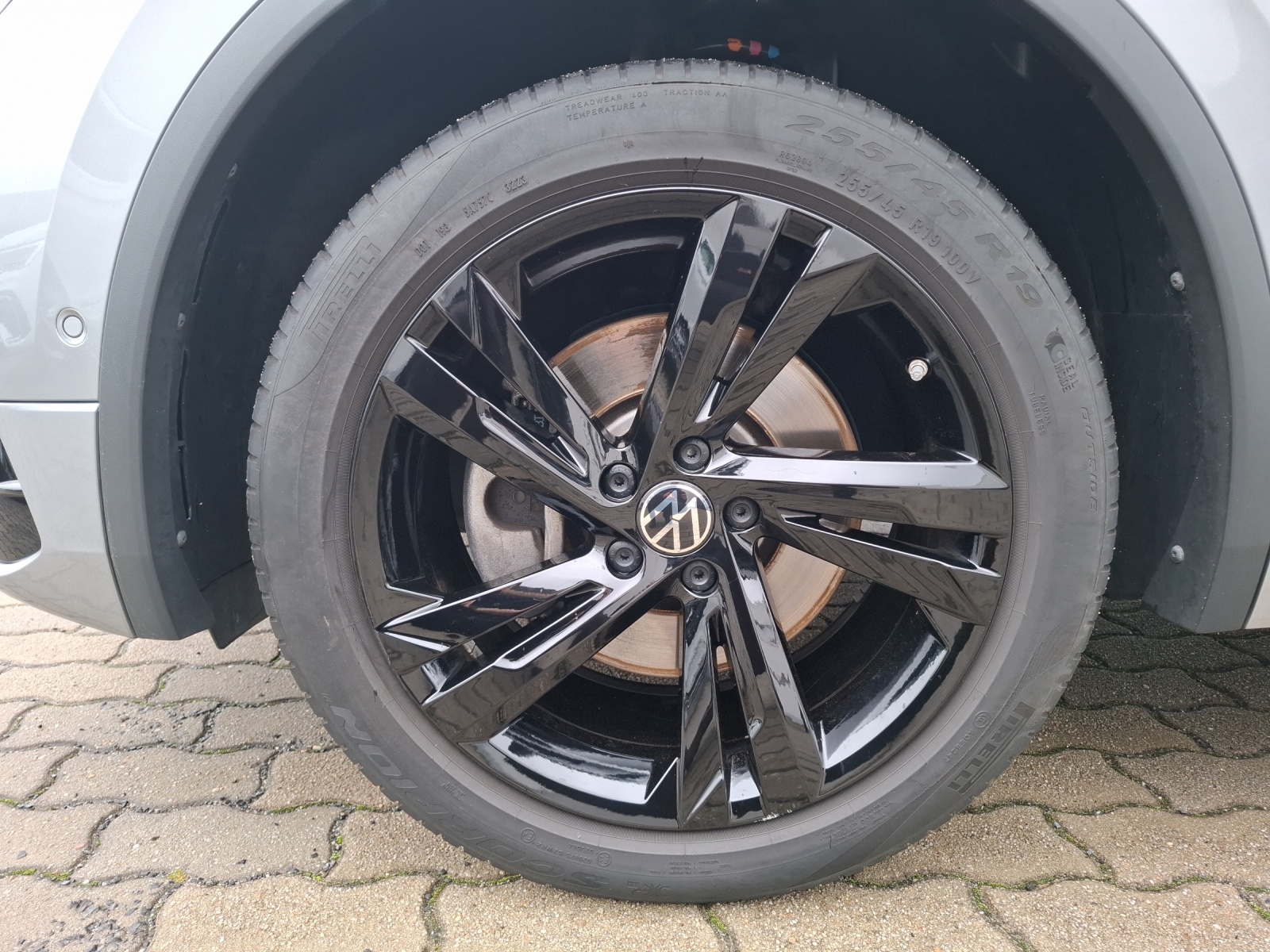 Fahrzeugabbildung Volkswagen Tiguan Allspace TDI R-Line DSG 4M STH Matrix AHK Navi Pano AID ACC RFK SH