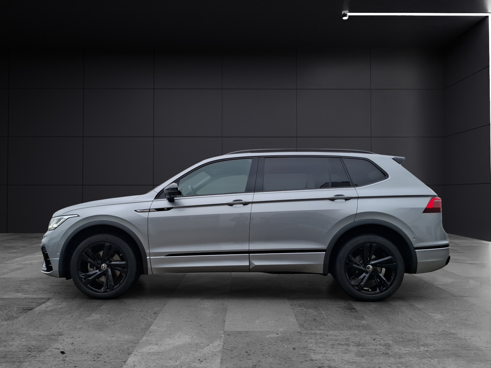 Fahrzeugabbildung Volkswagen Tiguan Allspace TDI R-Line DSG 4M STH Matrix AHK Navi Pano AID ACC RFK SH