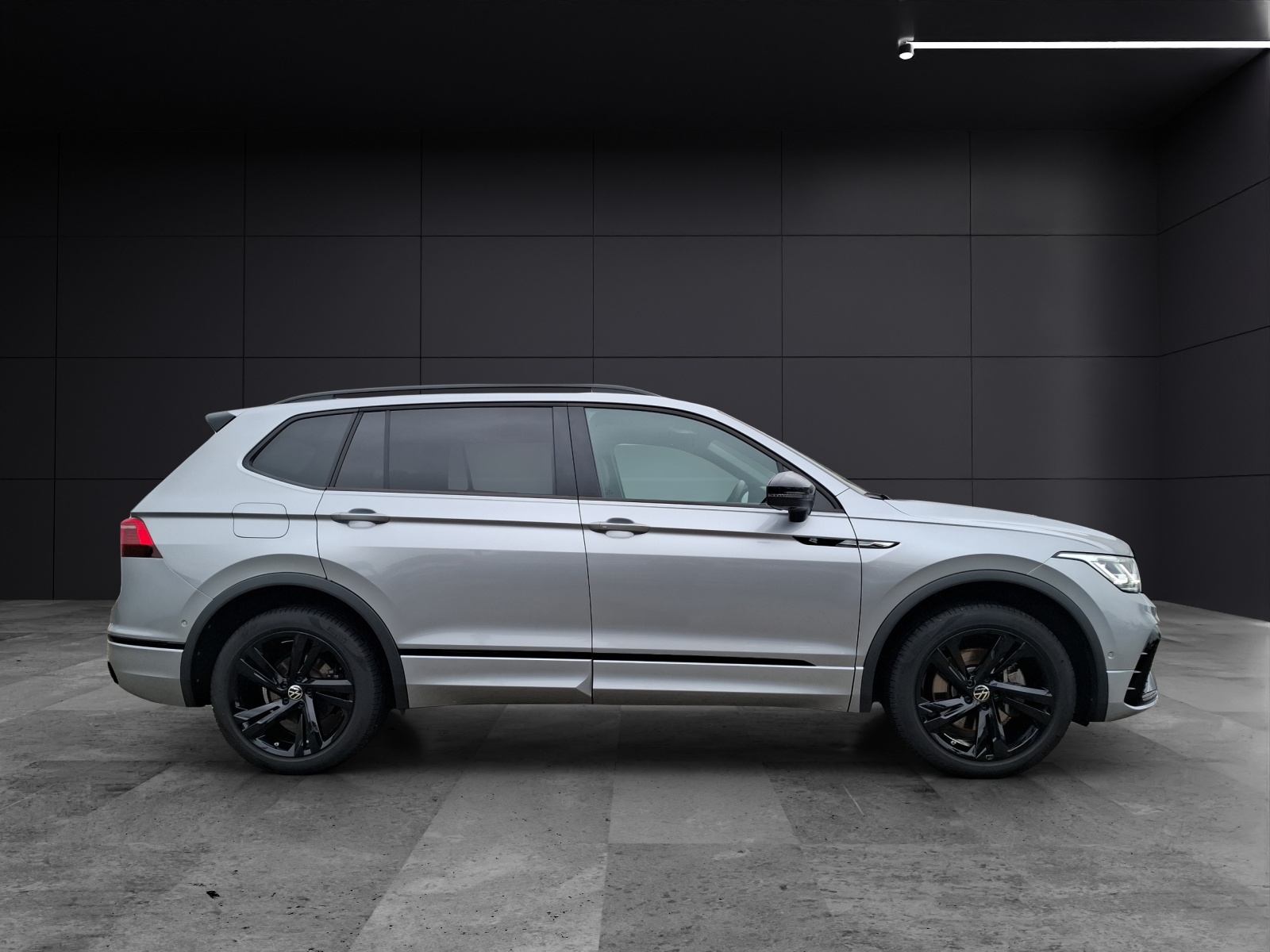 Fahrzeugabbildung Volkswagen Tiguan Allspace TDI R-Line DSG 4M STH Matrix AHK Navi Pano AID ACC RFK SH