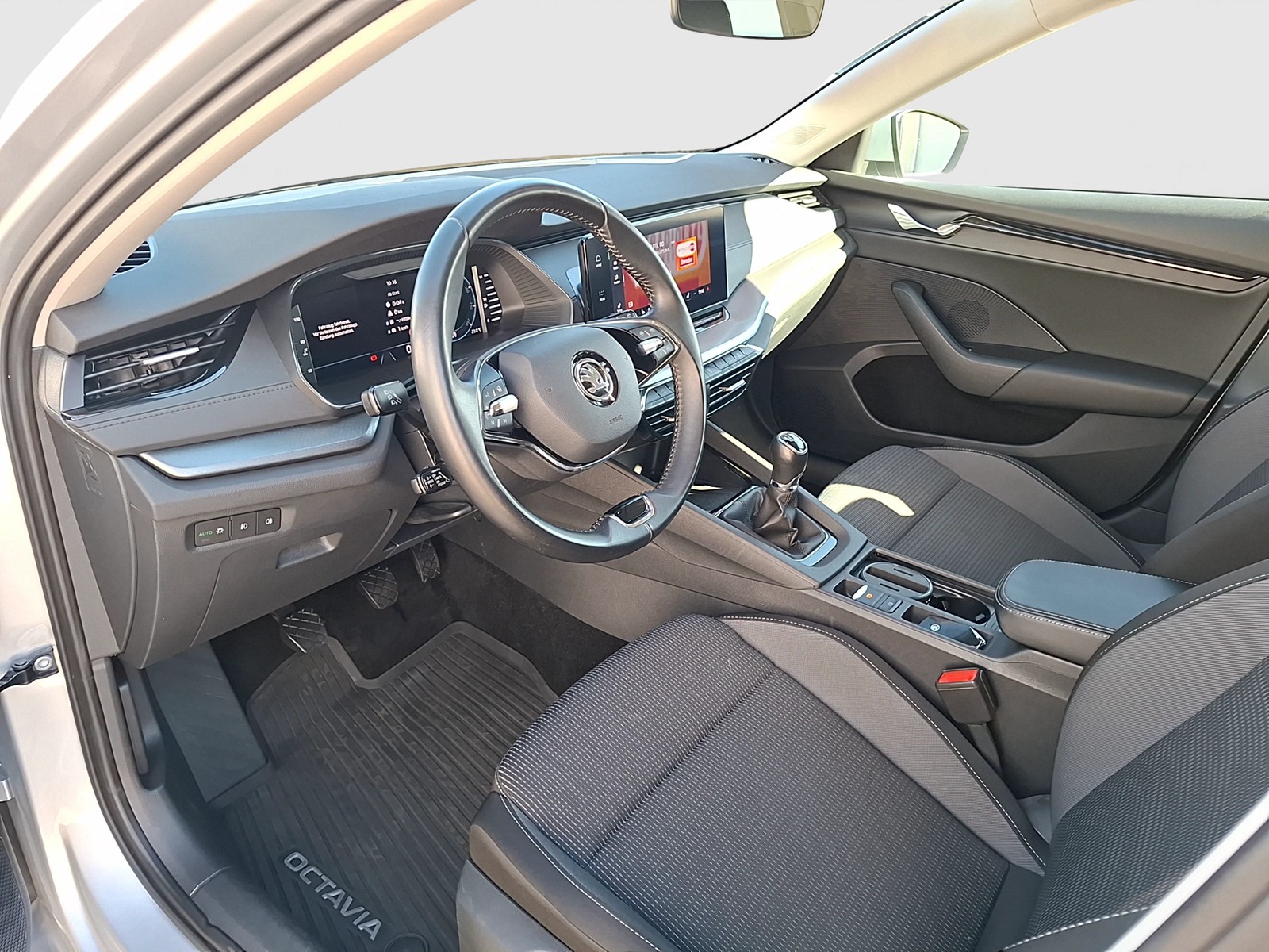 Fahrzeugabbildung SKODA Octavia Combi TDI Ambition LED Navi ACC PDC SH