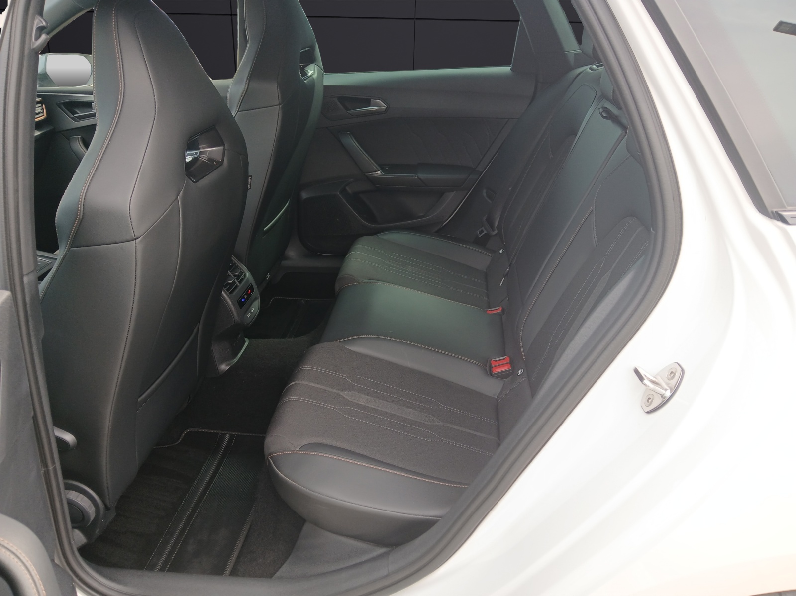 Fahrzeugabbildung CUPRA Leon SP TSI DSG LED AHK Navi ACC RFK SH