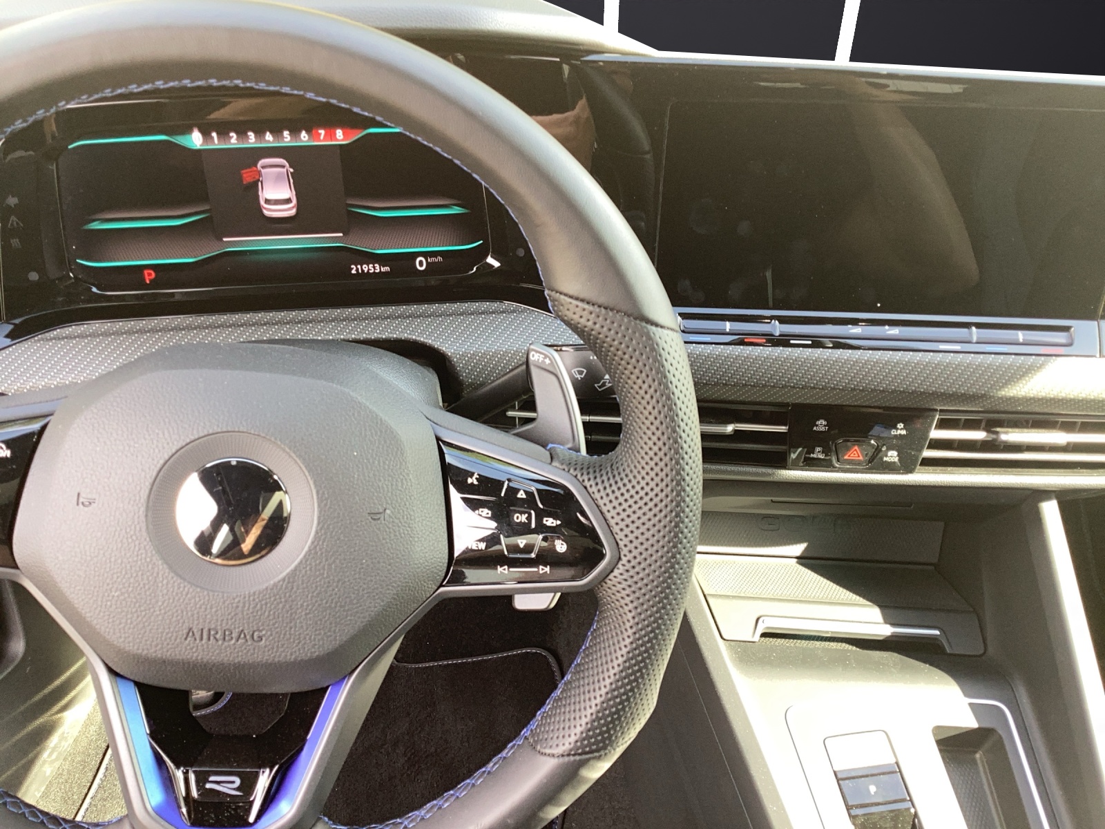 Fahrzeugabbildung Volkswagen Golf VIII R DSG 4M Black-Stye Matrix Akrapovic Harman Navi AID ACC RFK SHZ 19