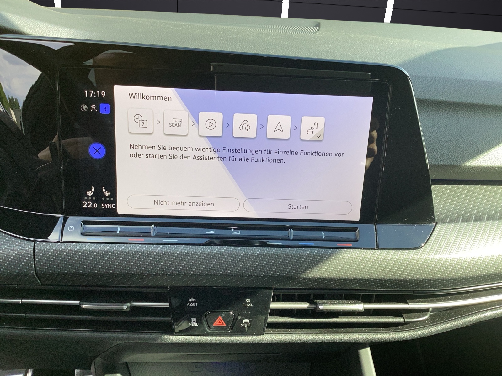 Fahrzeugabbildung Volkswagen Golf VIII R DSG 4M Black-Stye Matrix Akrapovic Harman Navi AID ACC RFK SHZ 19