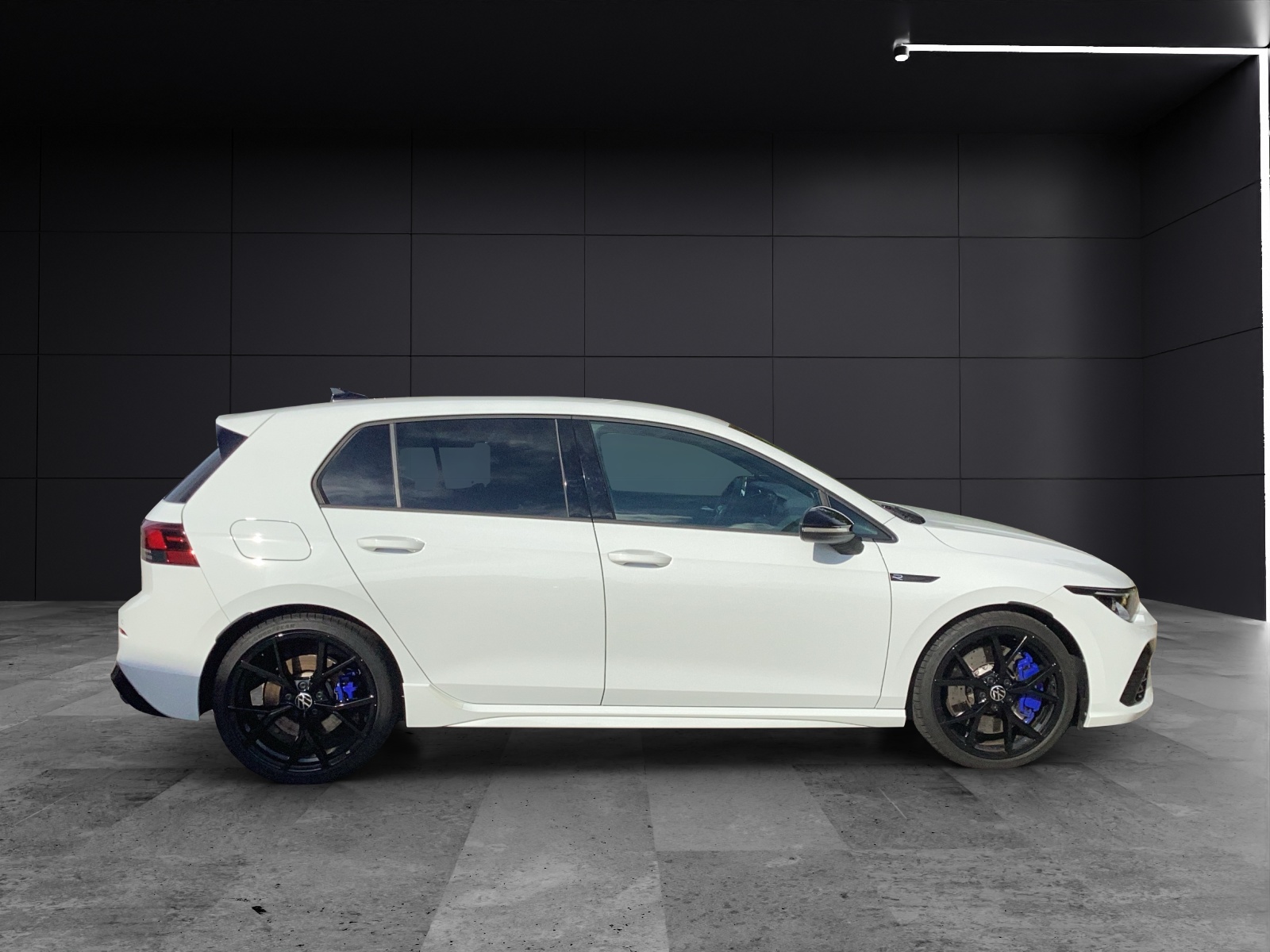 Fahrzeugabbildung Volkswagen Golf VIII R DSG 4M Black-Stye Matrix Akrapovic Harman Navi AID ACC RFK SHZ 19