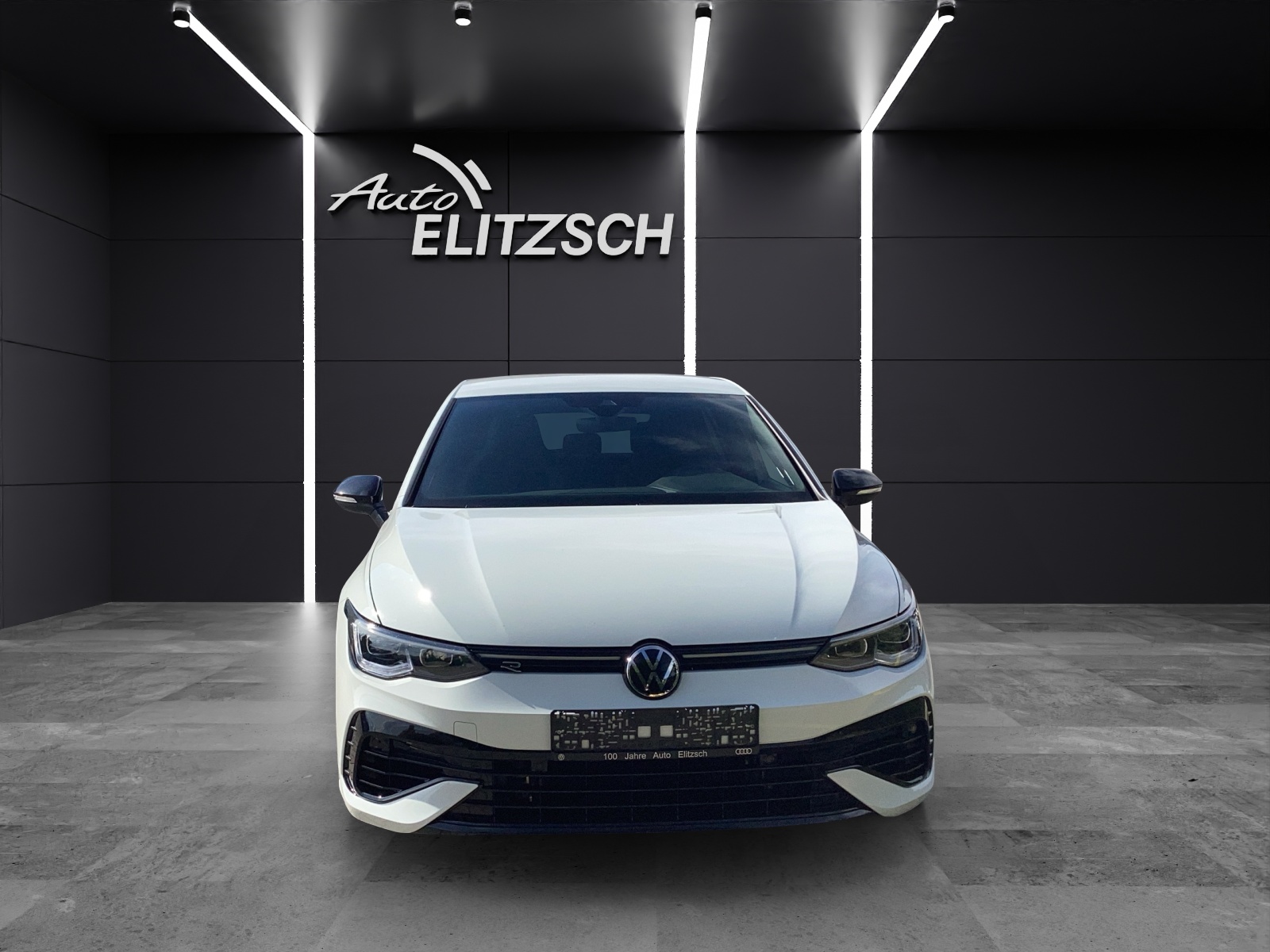 Fahrzeugabbildung Volkswagen Golf VIII R DSG 4M Black-Stye Matrix Akrapovic Harman Navi AID ACC RFK SHZ 19
