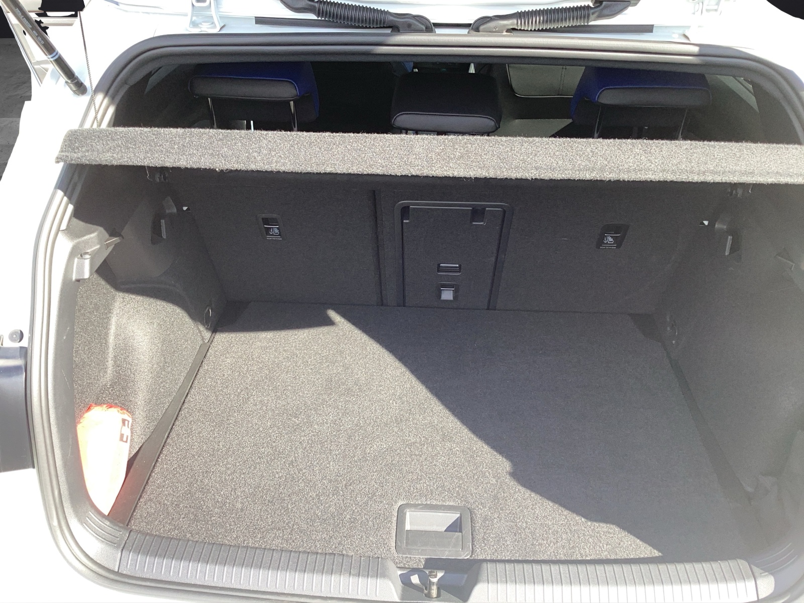 Fahrzeugabbildung Volkswagen Golf VIII R DSG 4M Black-Stye Matrix Akrapovic Harman Navi AID ACC RFK SHZ 19