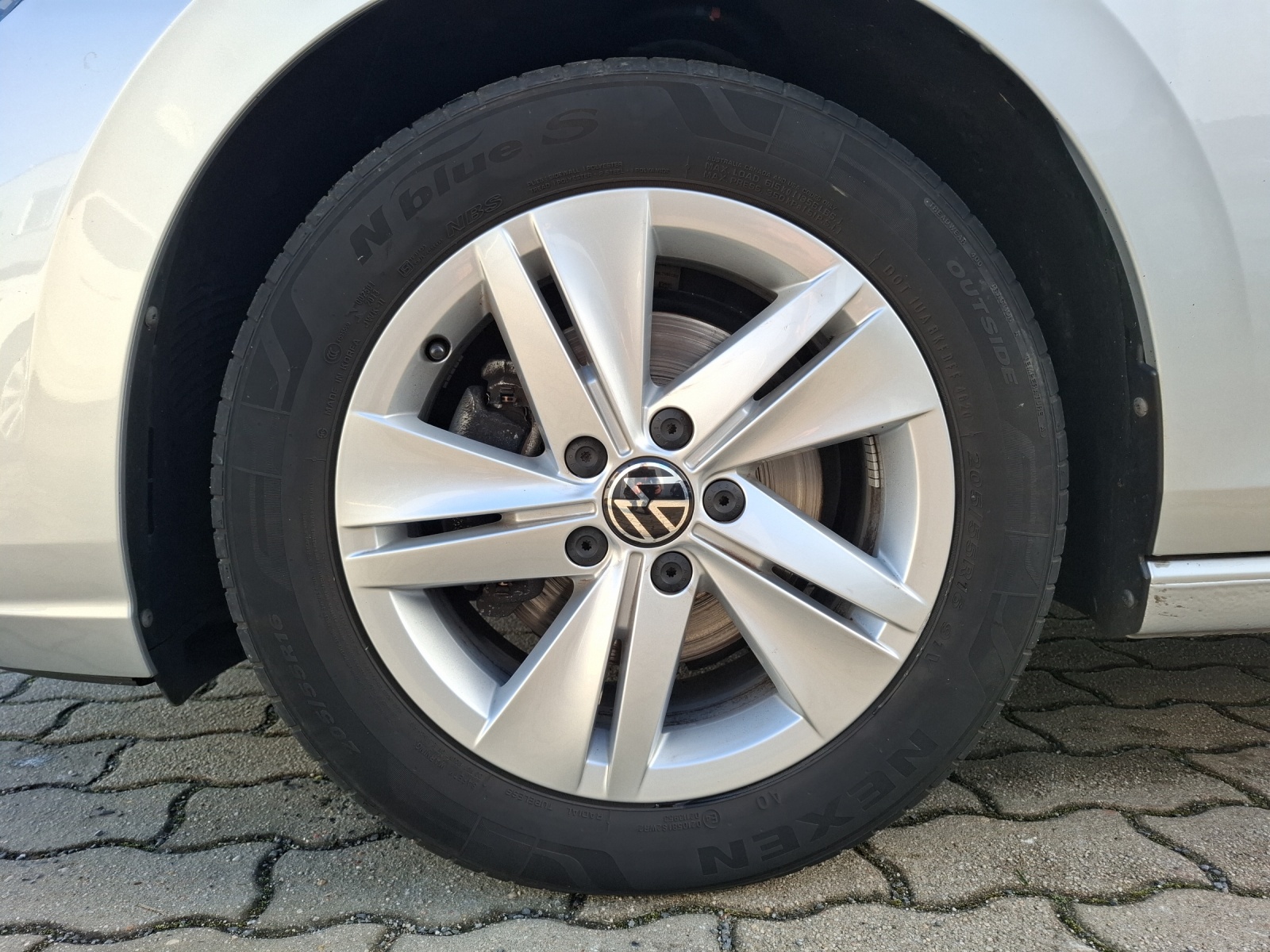 Fahrzeugabbildung Volkswagen Golf VIII Variant TSI Standhzg Kamera ACC LED Navi HUD AID