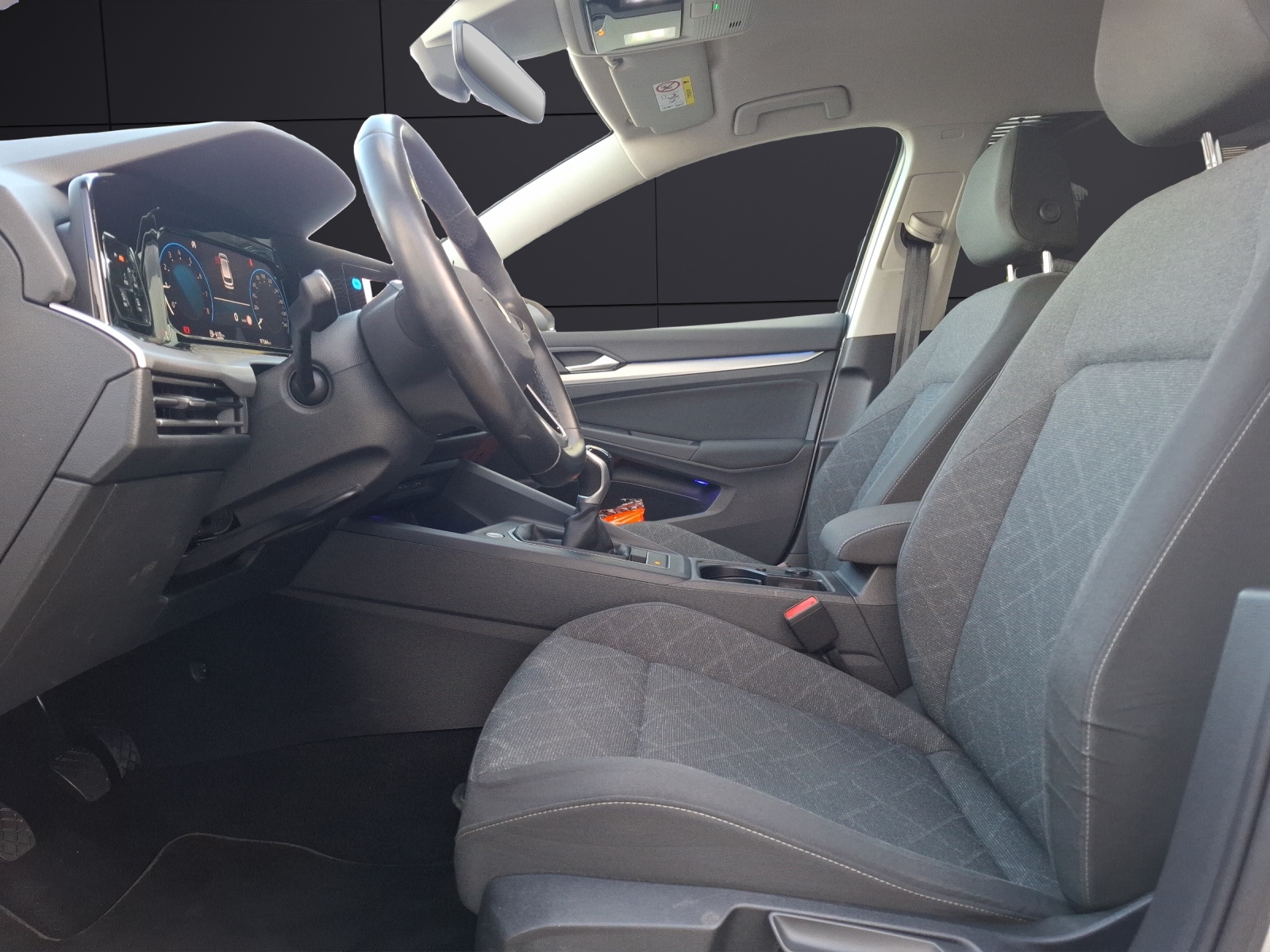 Fahrzeugabbildung Volkswagen Golf VIII Variant TSI Standhzg Kamera ACC LED Navi HUD AID