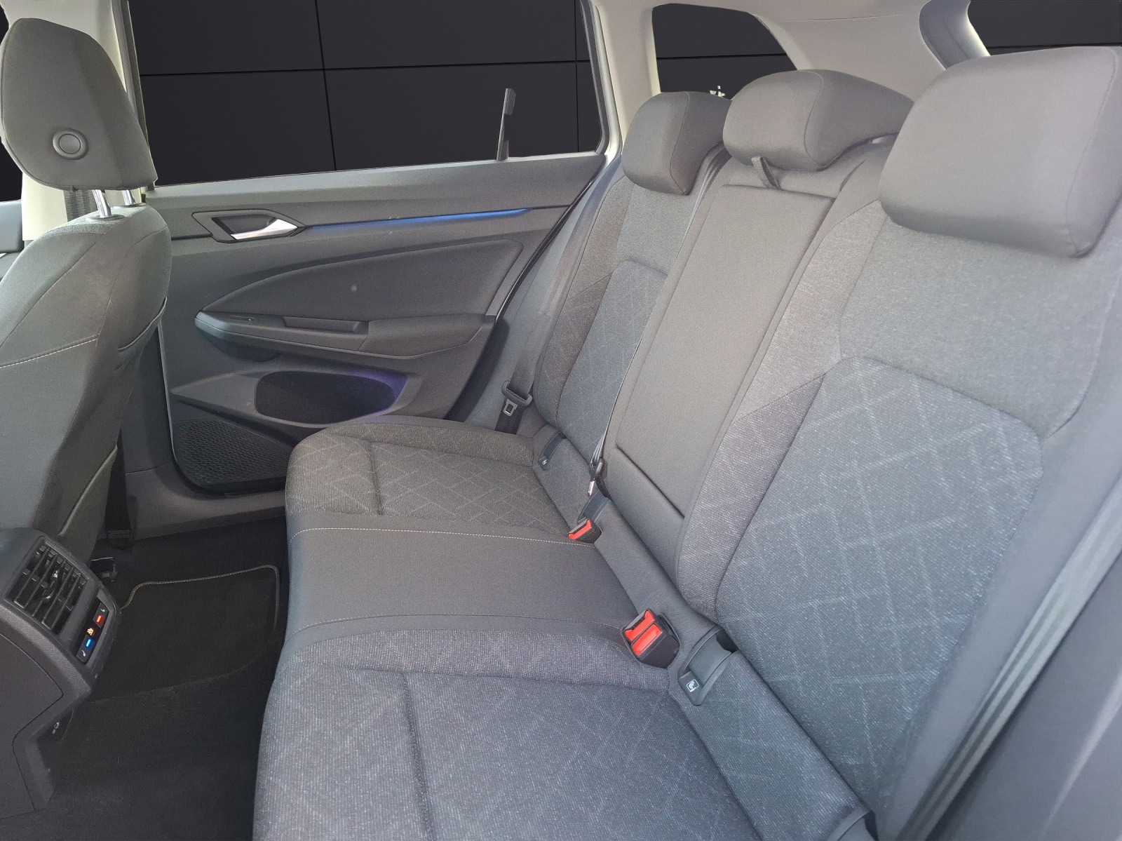 Fahrzeugabbildung Volkswagen Golf VIII Variant TSI Standhzg Kamera ACC LED Navi HUD AID