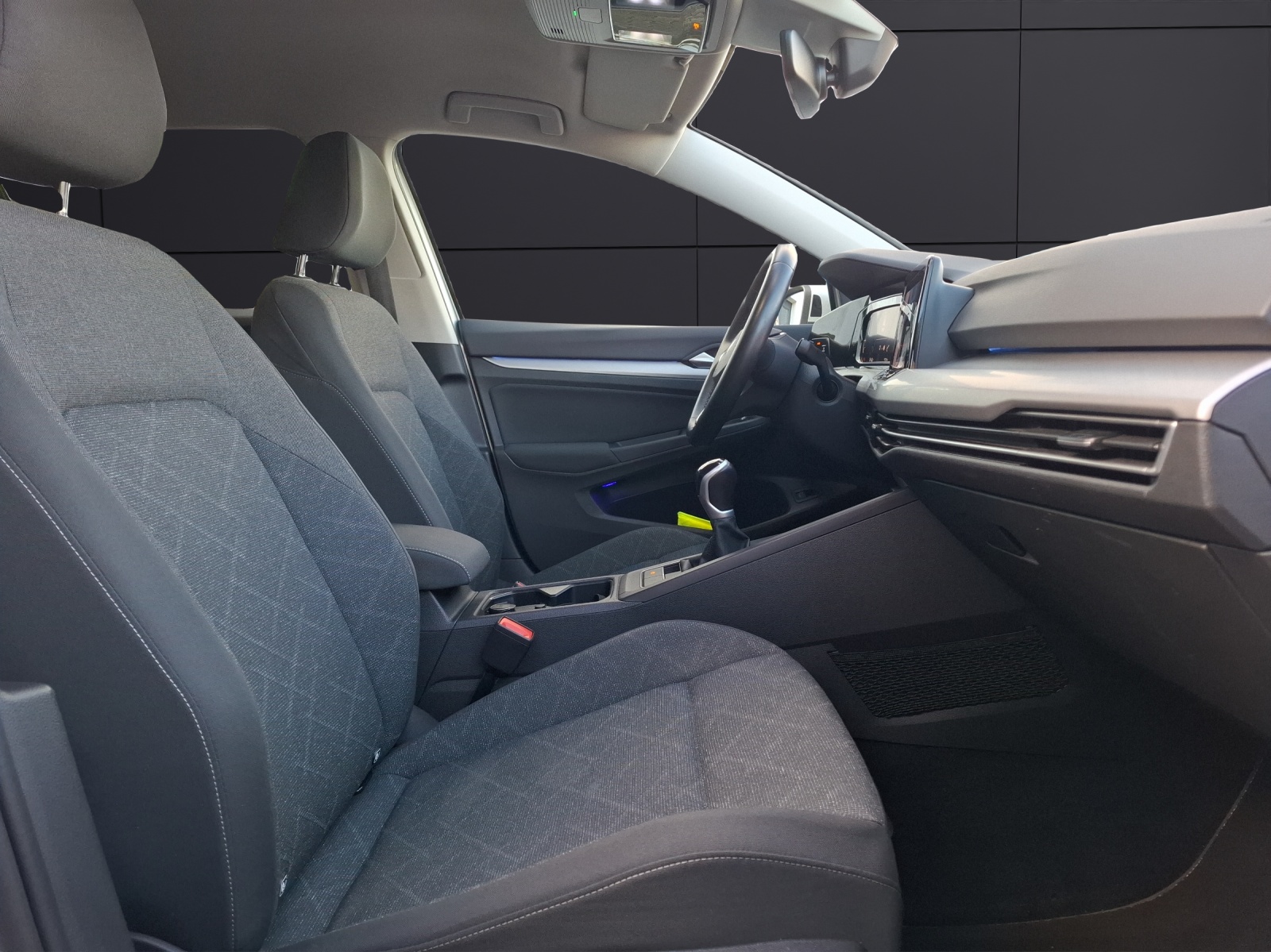 Fahrzeugabbildung Volkswagen Golf VIII Variant TSI Standhzg Kamera ACC LED Navi HUD AID