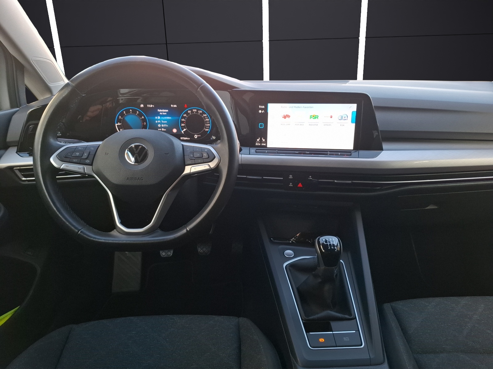 Fahrzeugabbildung Volkswagen Golf VIII Variant TSI Standhzg Kamera ACC LED Navi HUD AID