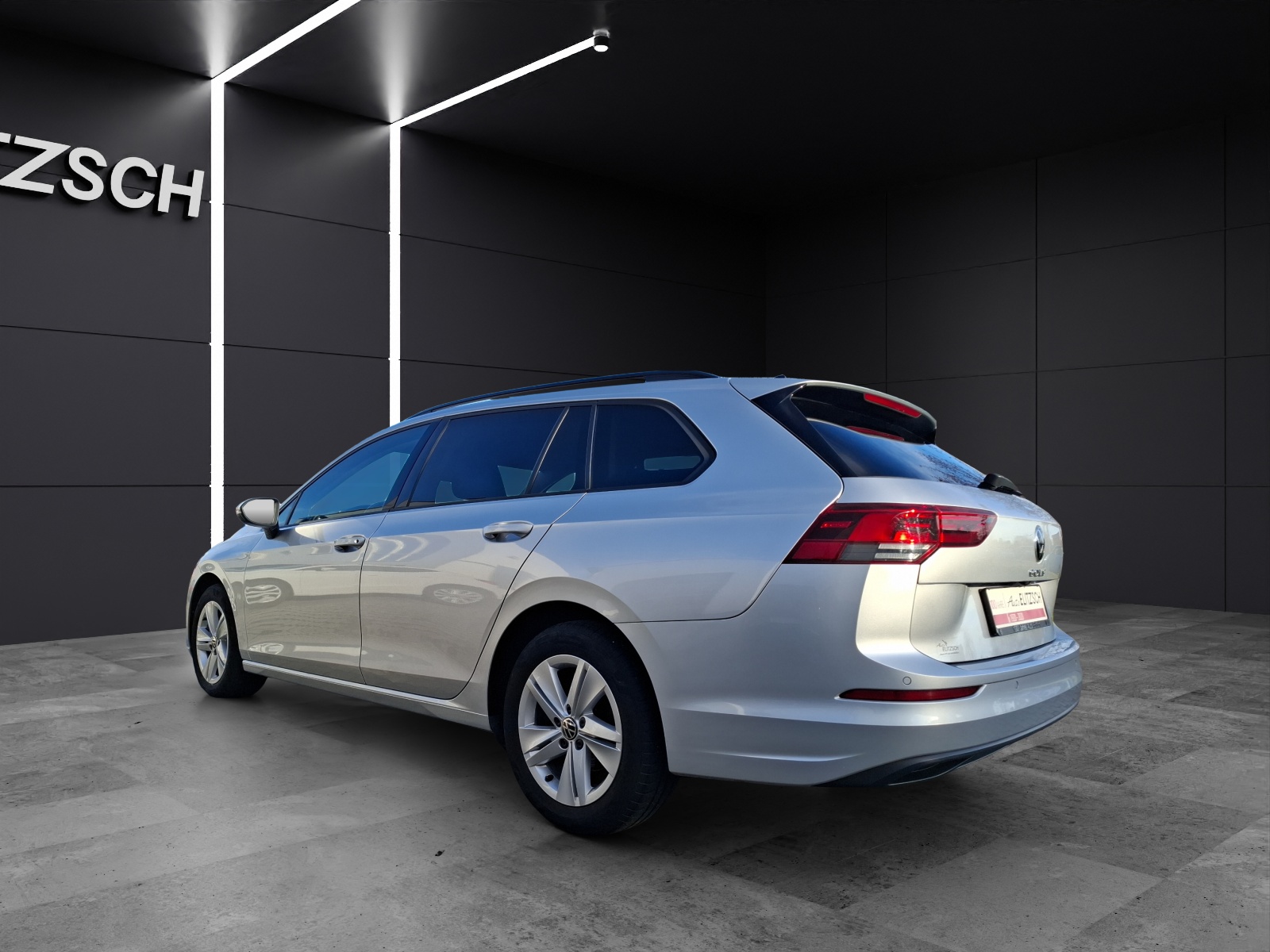 Fahrzeugabbildung Volkswagen Golf VIII Variant TSI Standhzg Kamera ACC LED Navi HUD AID