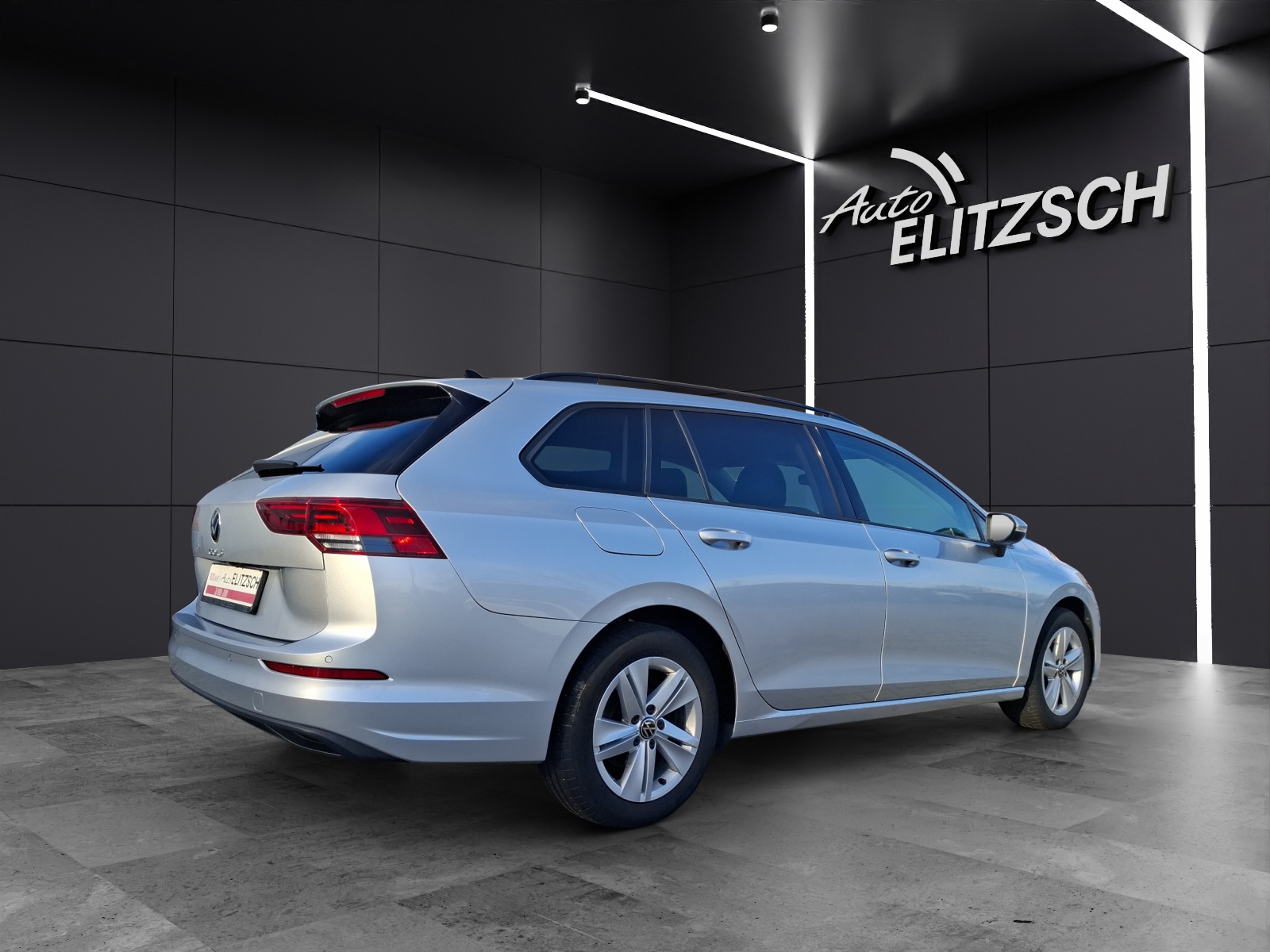 Fahrzeugabbildung Volkswagen Golf VIII Variant TSI Standhzg Kamera ACC LED Navi HUD AID