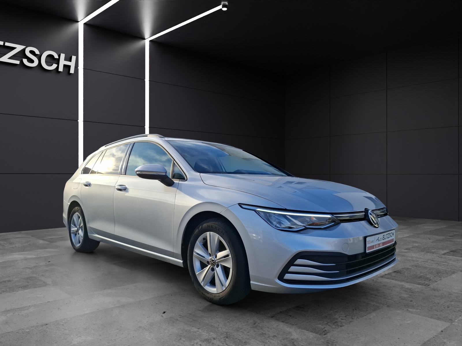 Fahrzeugabbildung Volkswagen Golf VIII Variant TSI Standhzg Kamera ACC LED Navi HUD AID