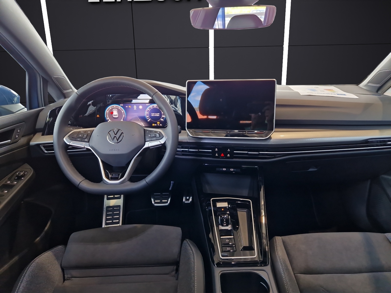 Fahrzeugabbildung Volkswagen Golf VIII eTSI Edition 50 DSG AHK Pano HUD LED-Plus DCC ACC