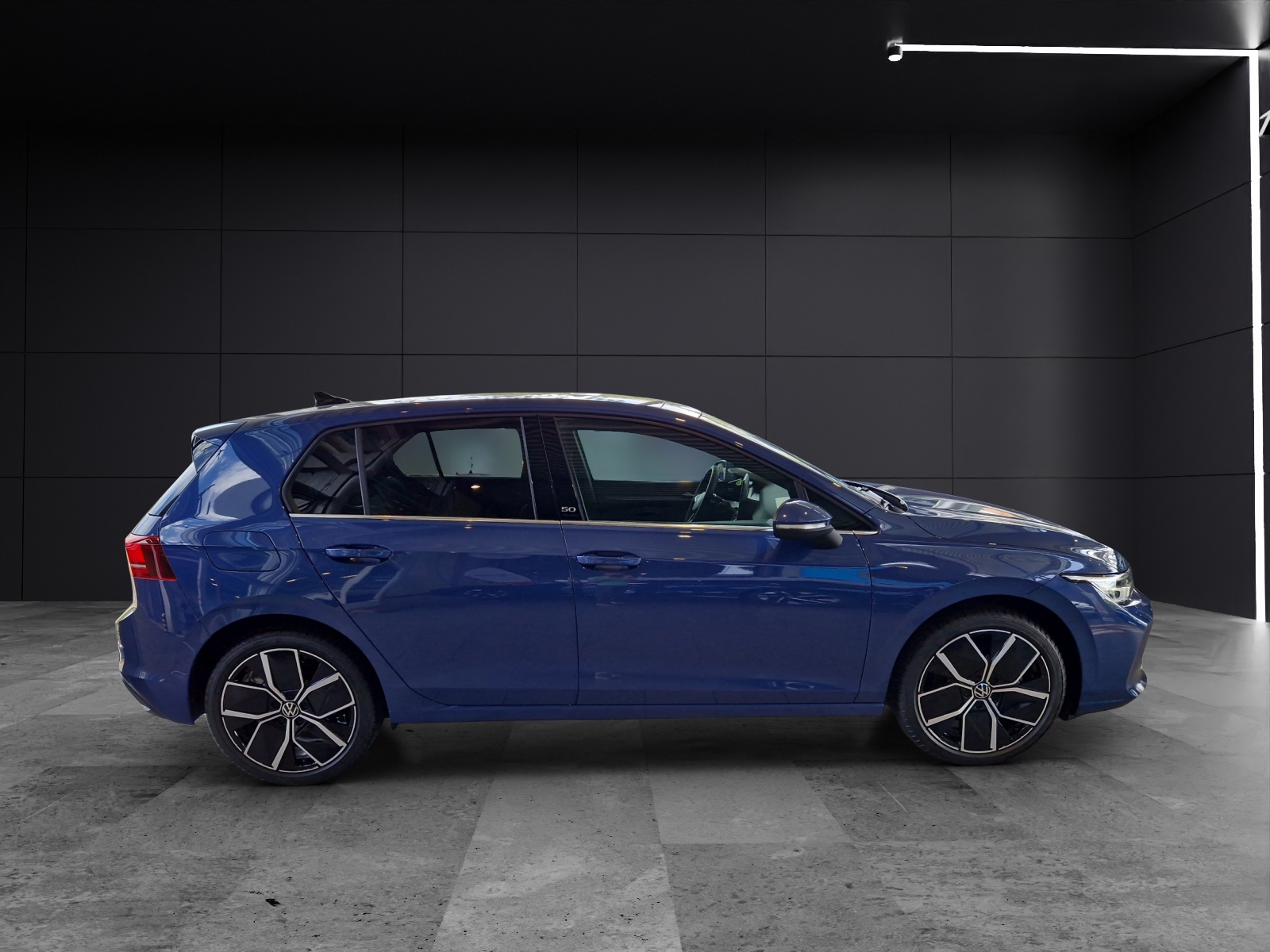 Fahrzeugabbildung Volkswagen Golf VIII eTSI Edition 50 DSG AHK Pano HUD LED-Plus DCC ACC