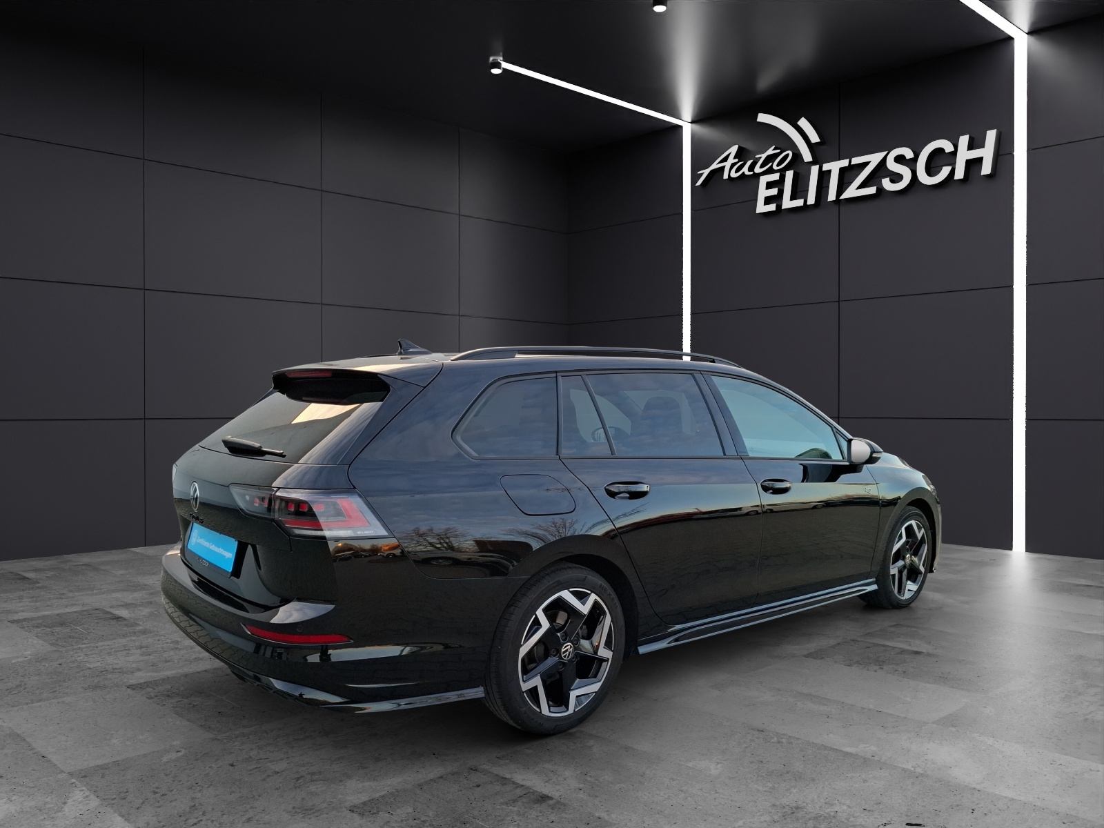 Fahrzeugabbildung Volkswagen Golf VIII Variant TSI R-Line Matrix Navi AID ACC RFK Harmann SH