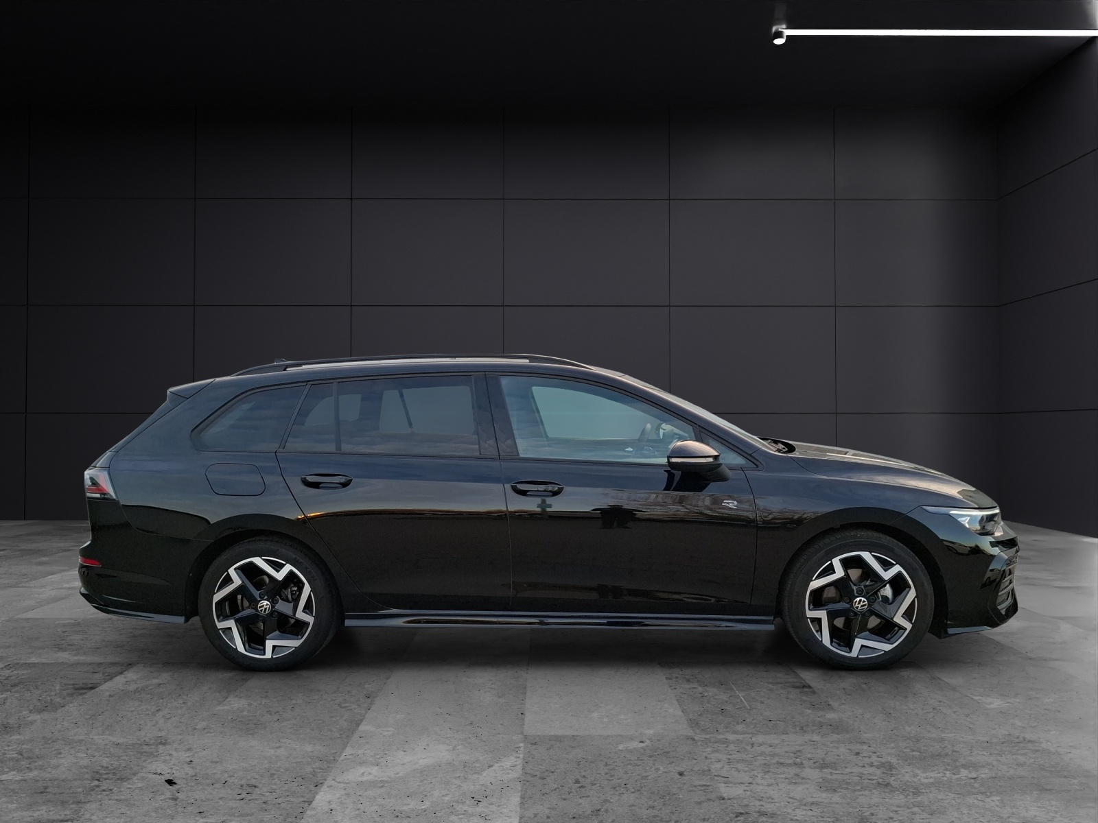 Fahrzeugabbildung Volkswagen Golf VIII Variant TSI R-Line Matrix Navi AID ACC RFK Harmann SH