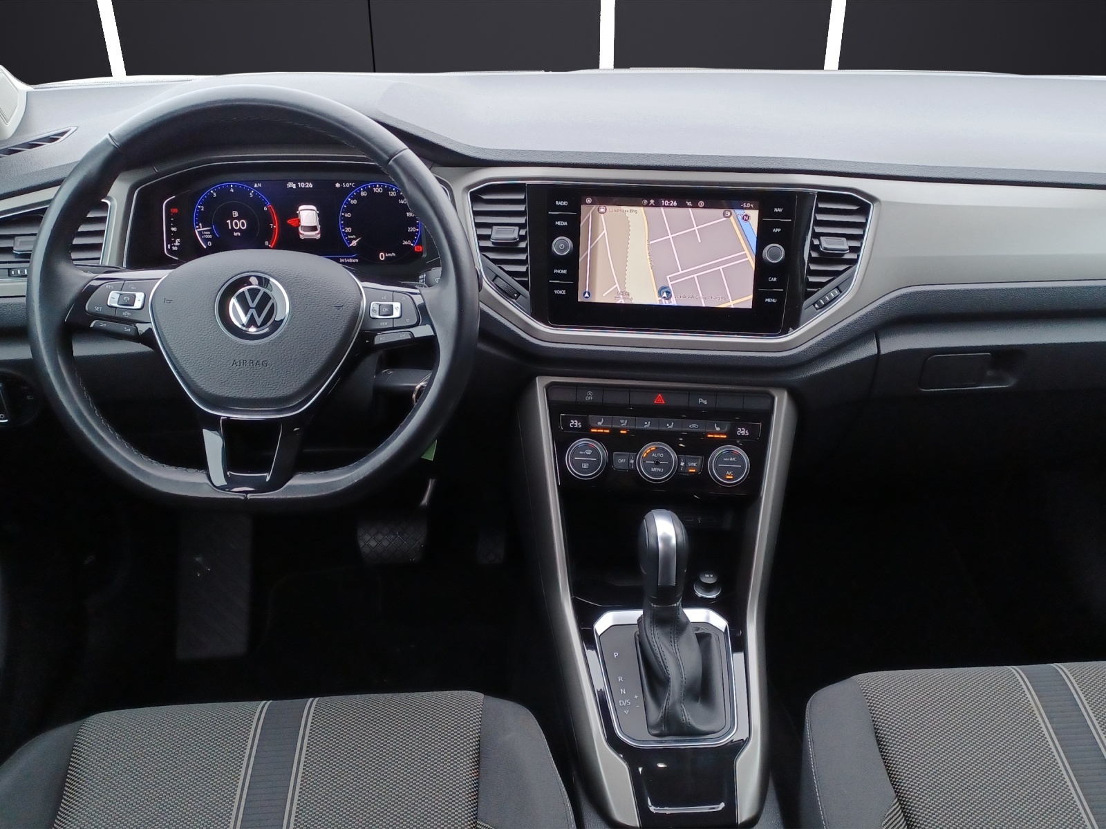 Fahrzeugabbildung Volkswagen T-Roc TSI Style DSG LED AHK Navi AID ACC RFK SH