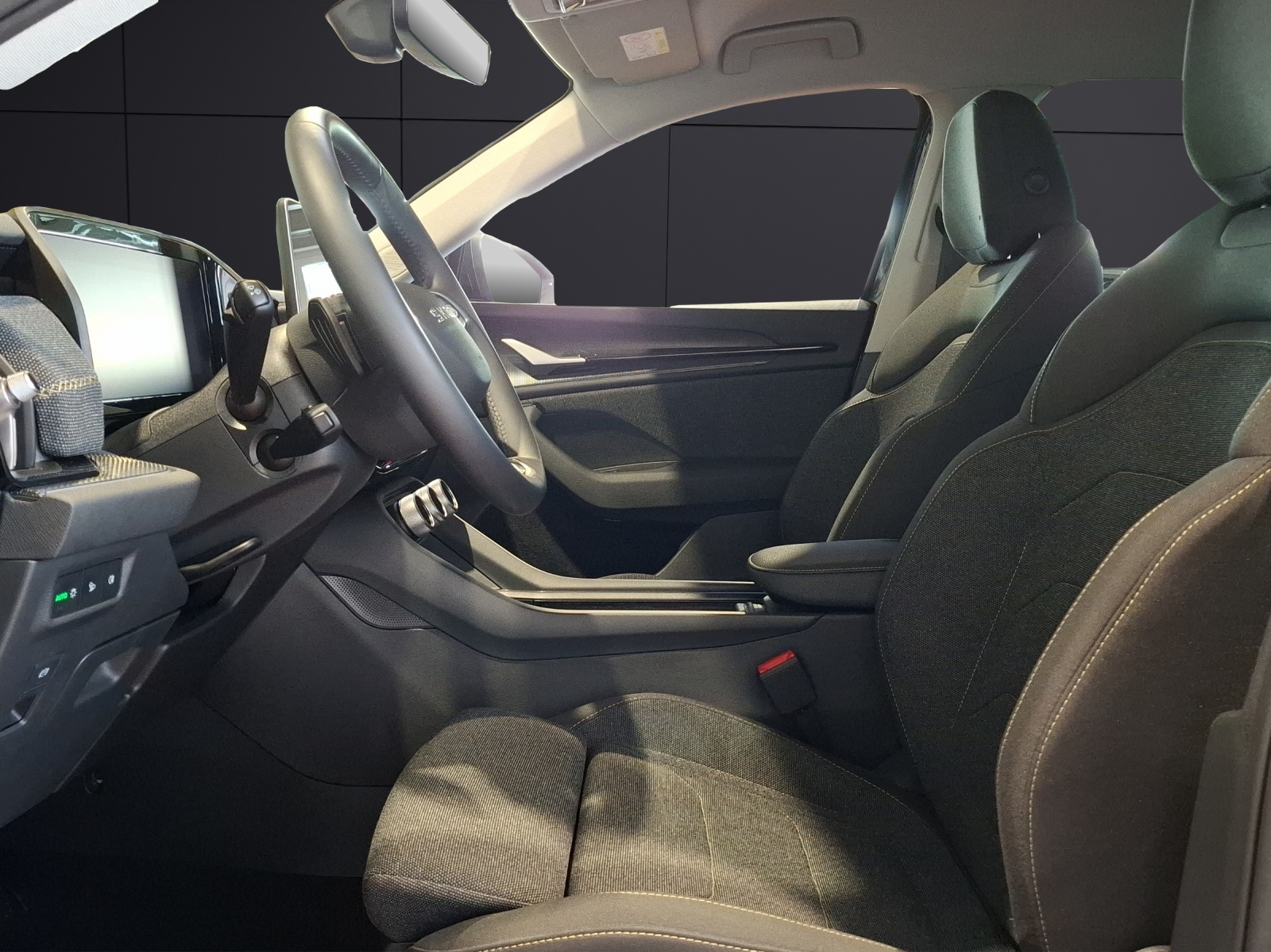 Fahrzeugabbildung SKODA Kodiaq TSI Selection DSG 4x4 7-Si Matrix AHK Navi AID ACC RFK SH