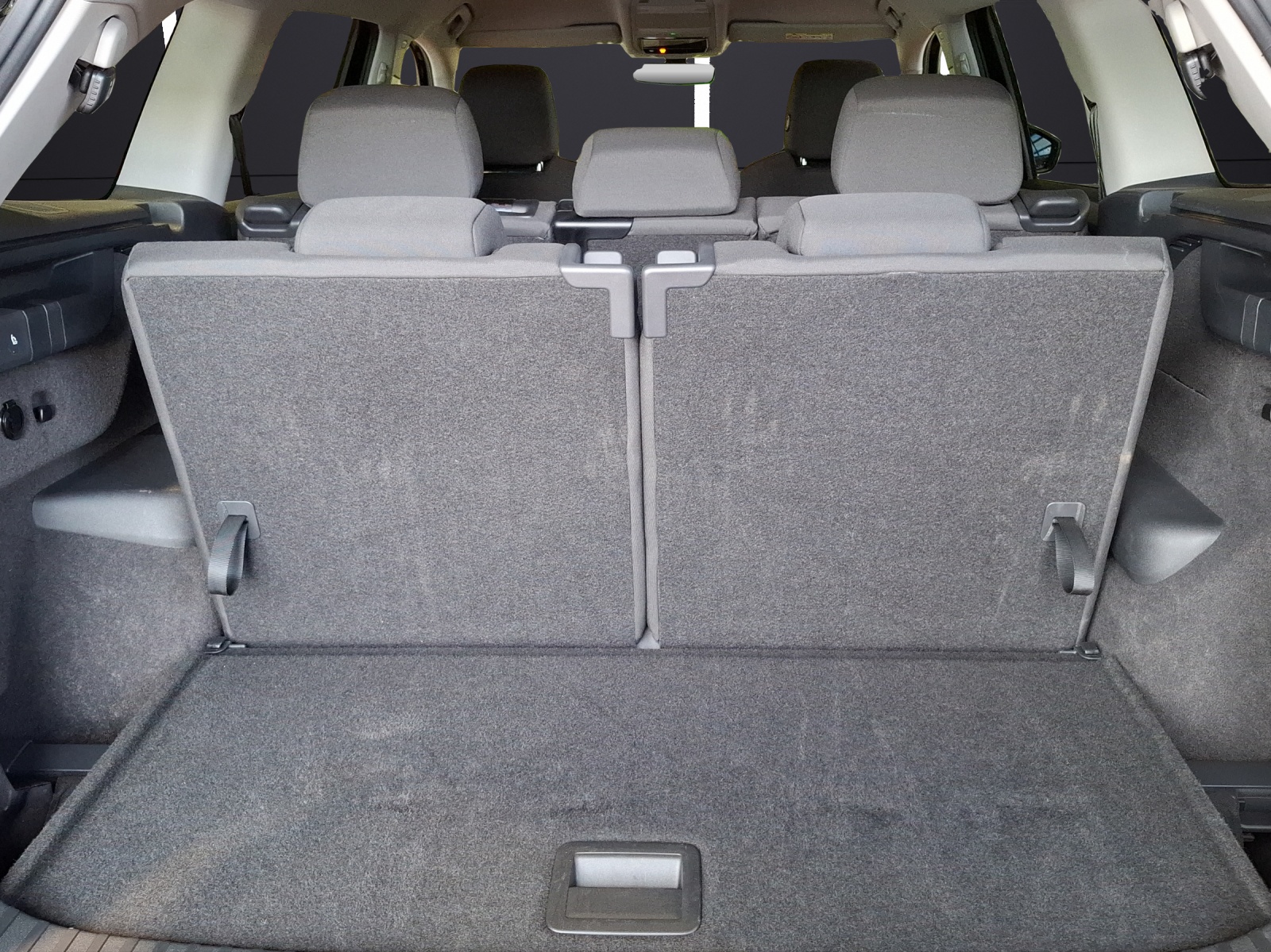 Fahrzeugabbildung SKODA Kodiaq TSI Selection DSG 4x4 7-Si Matrix AHK Navi AID ACC RFK SH