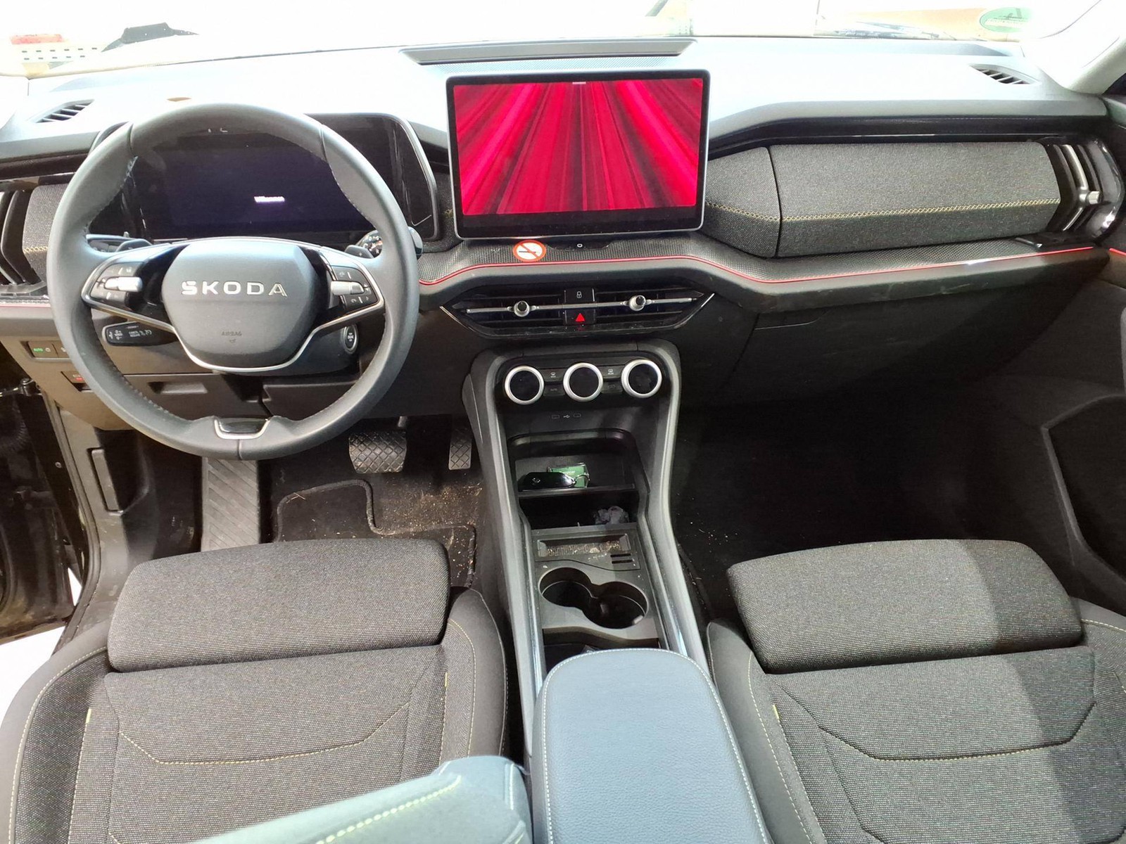 Fahrzeugabbildung SKODA Kodiaq TSI Selection DSG 4x4 7-Si Matrix AHK Navi AID ACC RFK SH