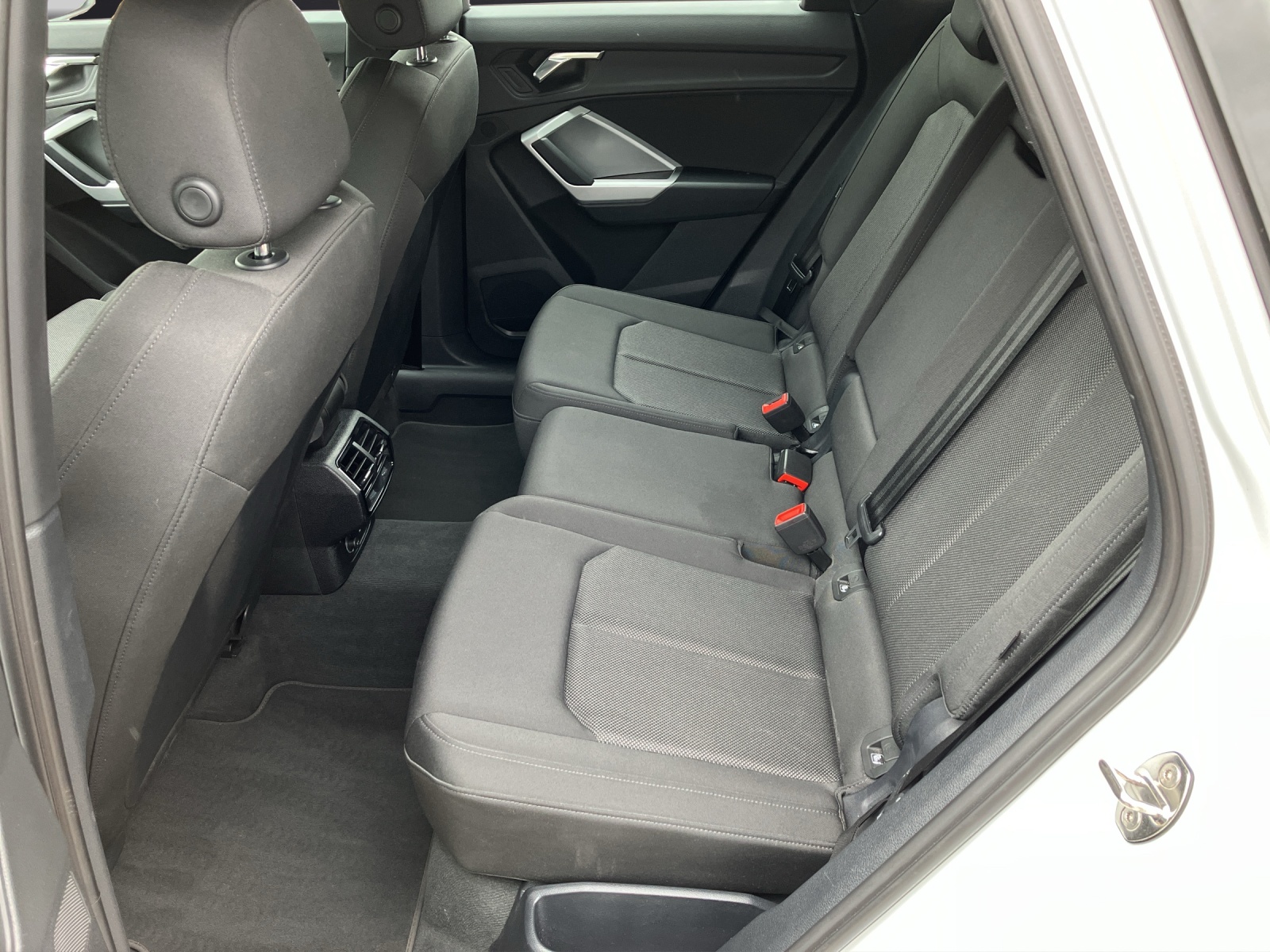 Fahrzeugabbildung Audi Q3 35 TDI quattro S-line S-tronic Navi AVC GRA RFK SH