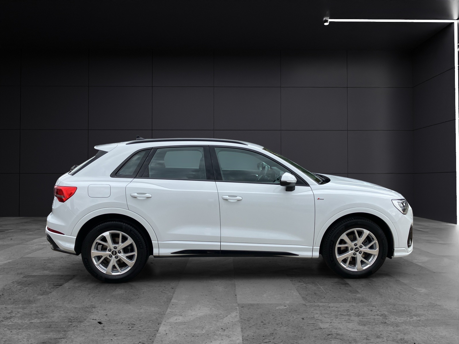 Fahrzeugabbildung Audi Q3 35 TDI quattro S-line S-tronic Navi AVC GRA RFK SH