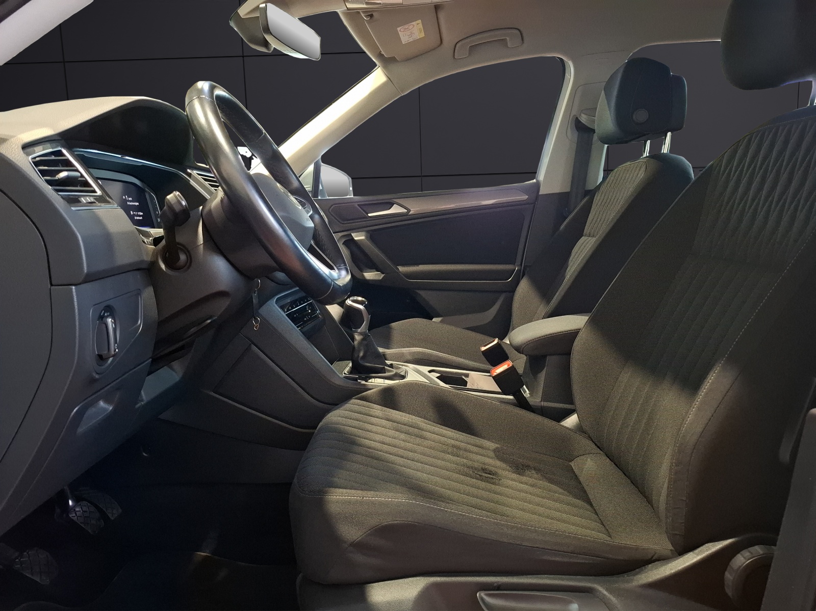 Fahrzeugabbildung Volkswagen Tiguan Allspace TSI Life LED APP AID ACC PDC SH 18