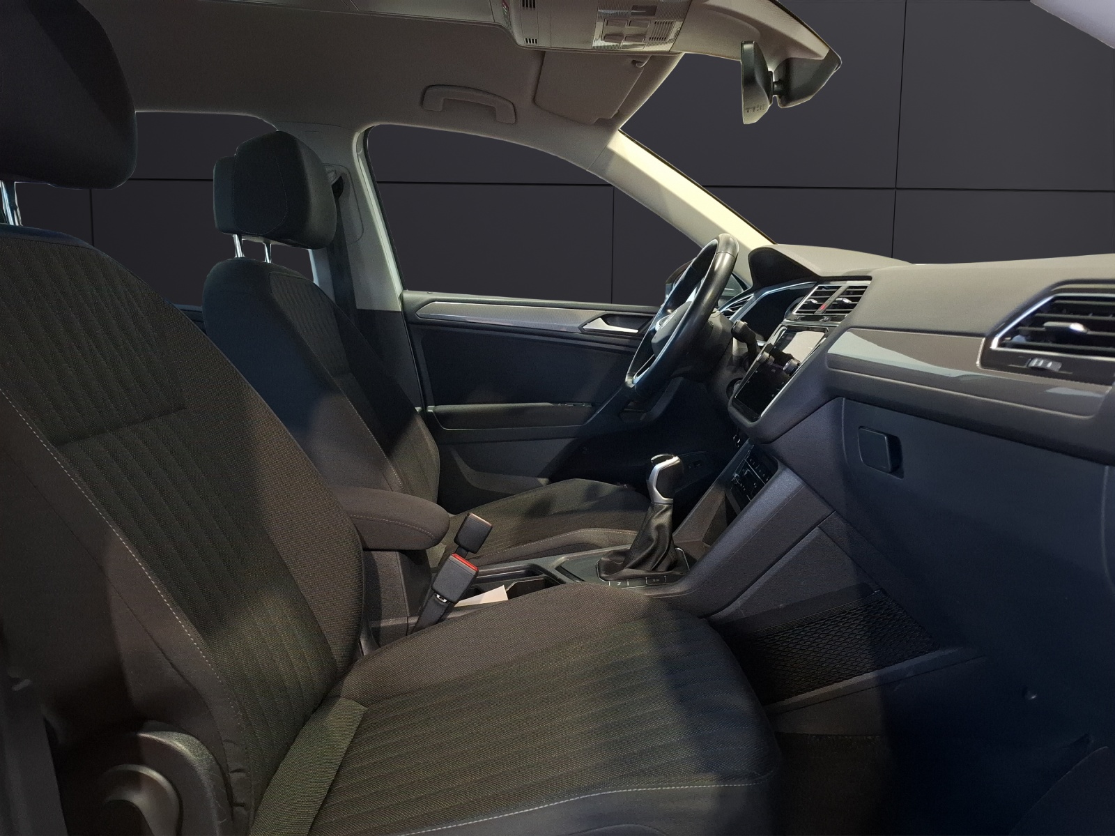 Fahrzeugabbildung Volkswagen Tiguan Allspace TSI Life LED APP AID ACC PDC SH 18