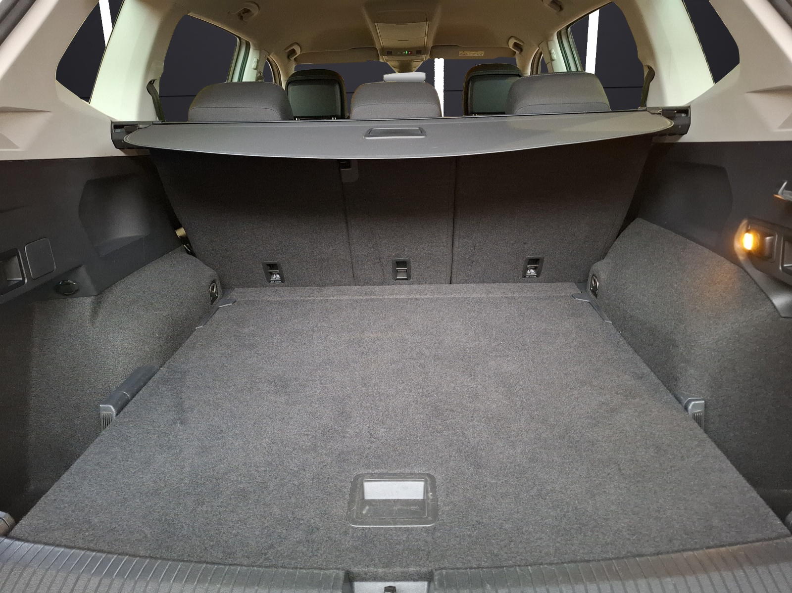 Fahrzeugabbildung Volkswagen Tiguan Allspace TSI Life LED APP AID ACC PDC SH 18