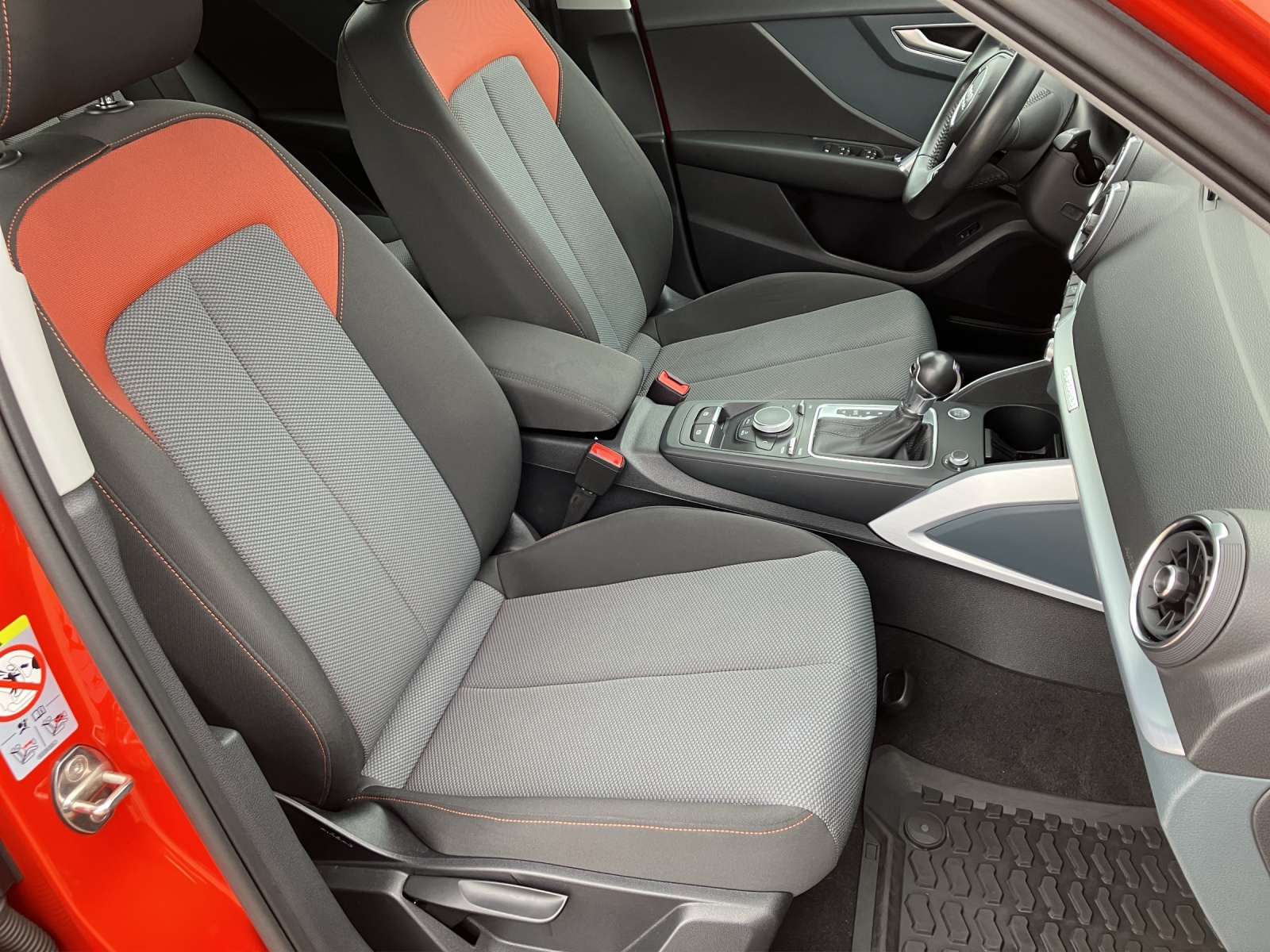 Fahrzeugabbildung Audi Q2 TFSI quattro S tronic LED SHZ APS Plus