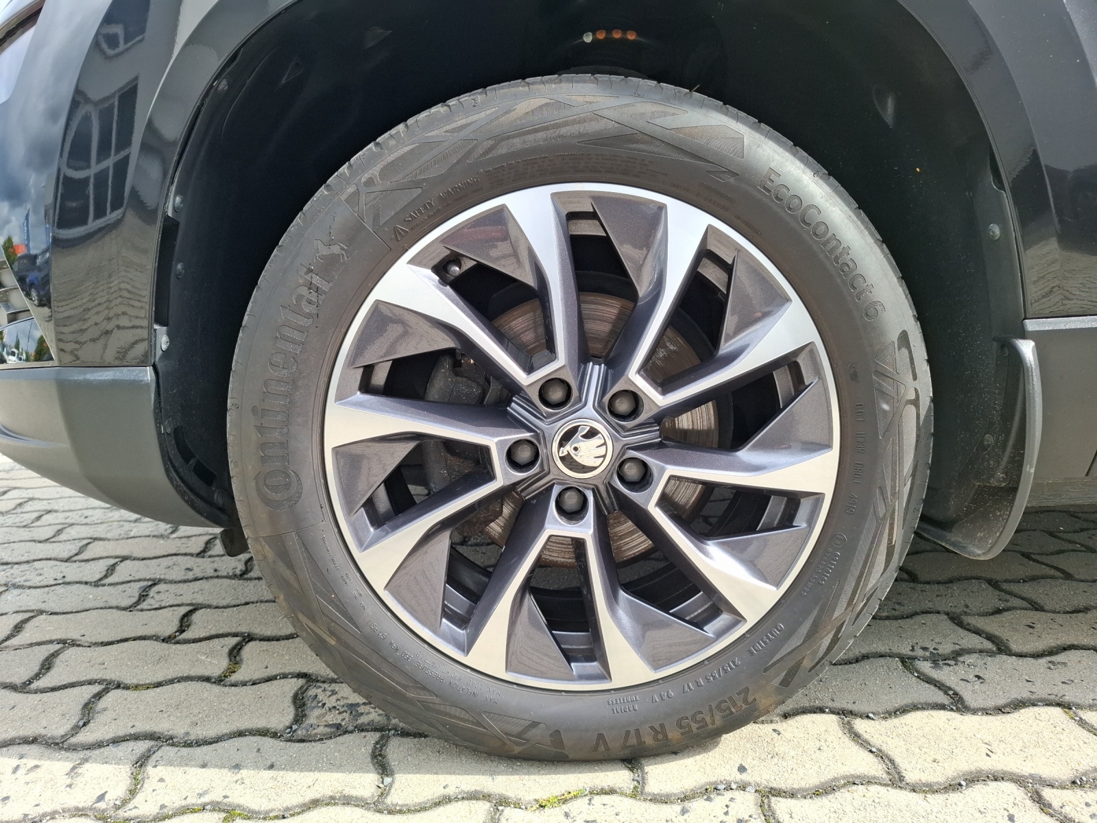 Fahrzeugabbildung SKODA Karoq TSI Drive-125 DSG LED Navi AID ACC RFK SH