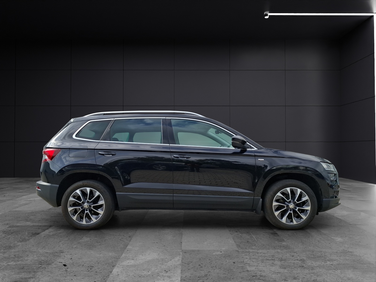 Fahrzeugabbildung SKODA Karoq TSI Drive-125 DSG LED Navi AID ACC RFK SH