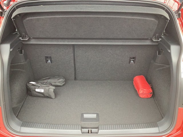 Fahrzeugabbildung Volkswagen T-Cross R-Line DSG Matrix AHK Sound Keyless ACC RFK AID SH LM