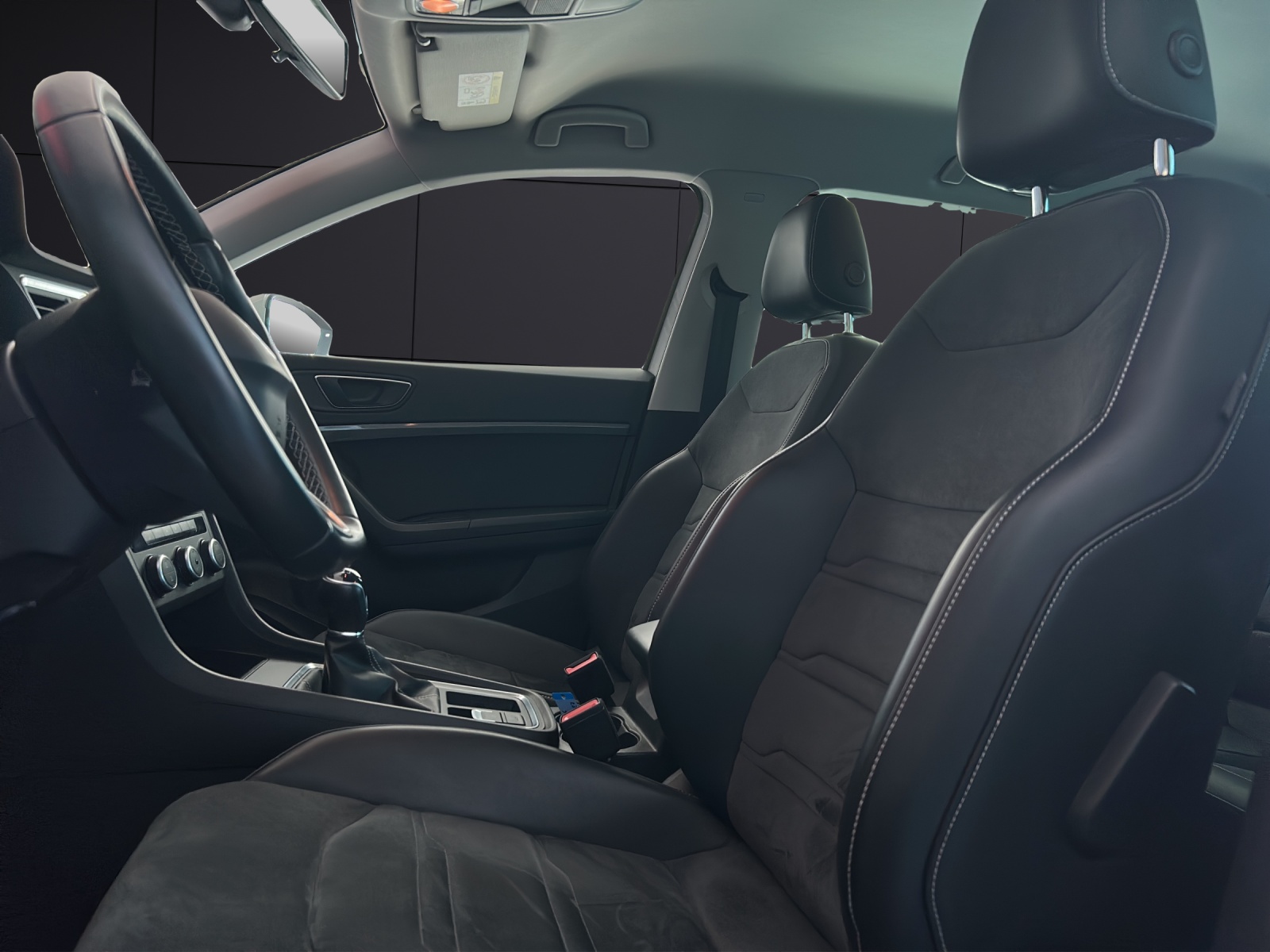 Fahrzeugabbildung SEAT Ateca TSI Style LED Navi GRA RFK SH