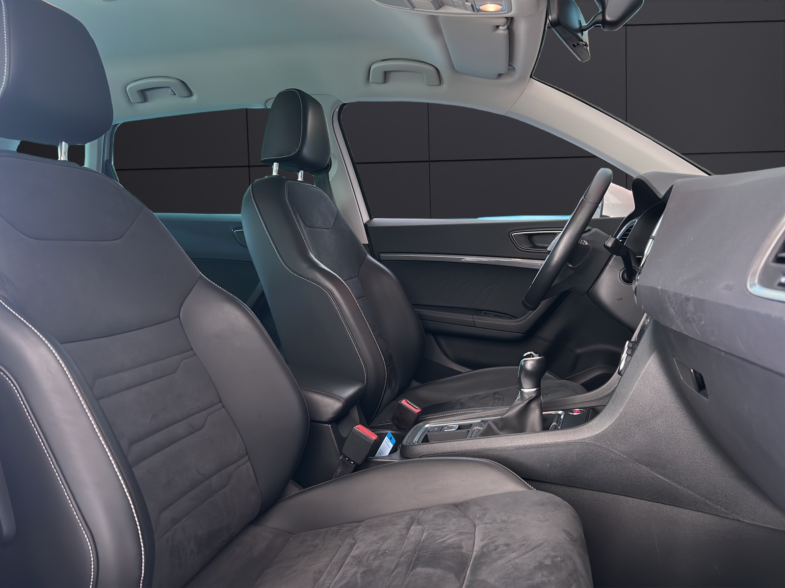 Fahrzeugabbildung SEAT Ateca TSI Style LED Navi GRA RFK SH