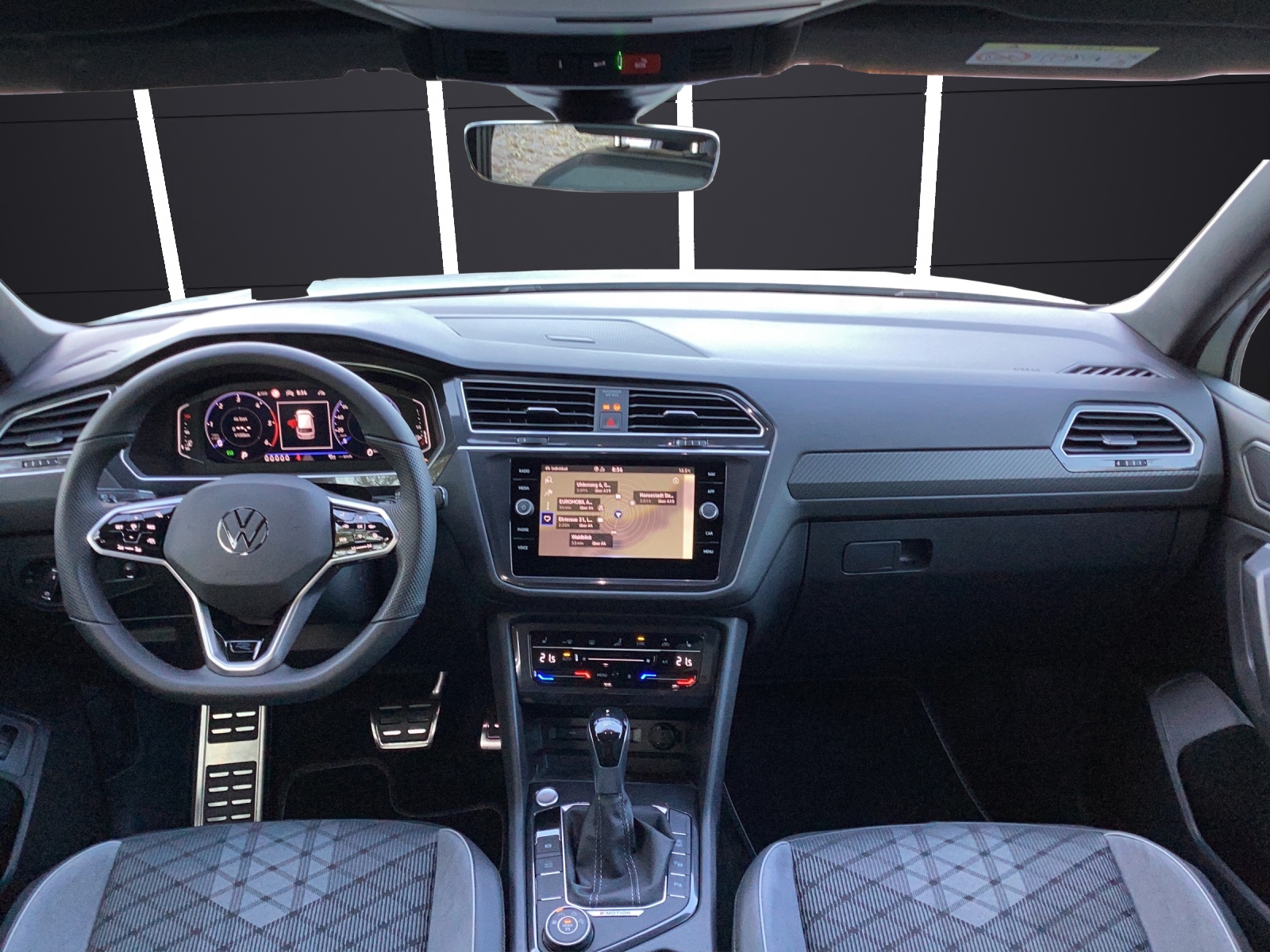 Fahrzeugabbildung Volkswagen Tiguan Allspace R-Line 4Motion SH LM20