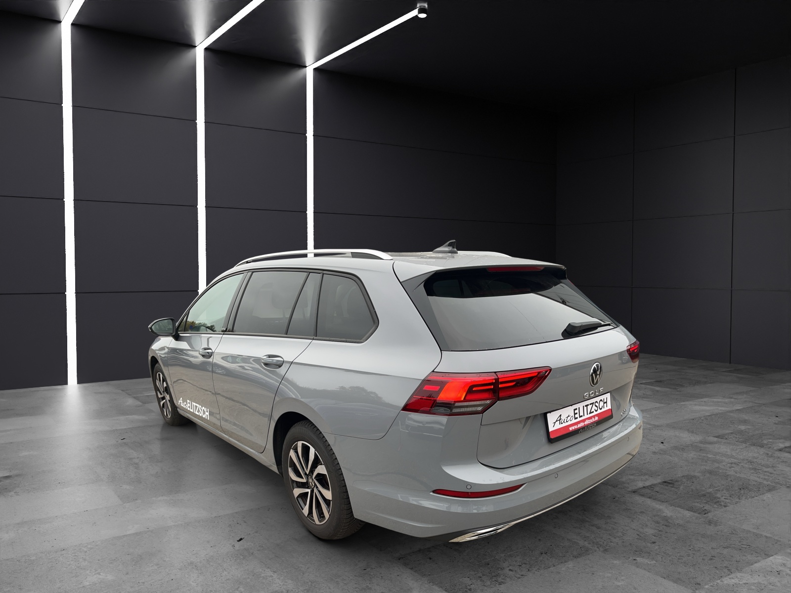 Fahrzeugabbildung Volkswagen Golf VIII Variant eTSI Active DSG LED ACC SHZ Navi RearView AppConnect