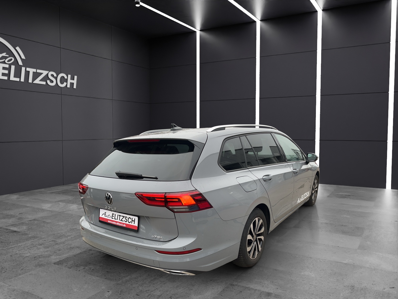Fahrzeugabbildung Volkswagen Golf VIII Variant eTSI Active DSG LED ACC SHZ Navi RearView AppConnect