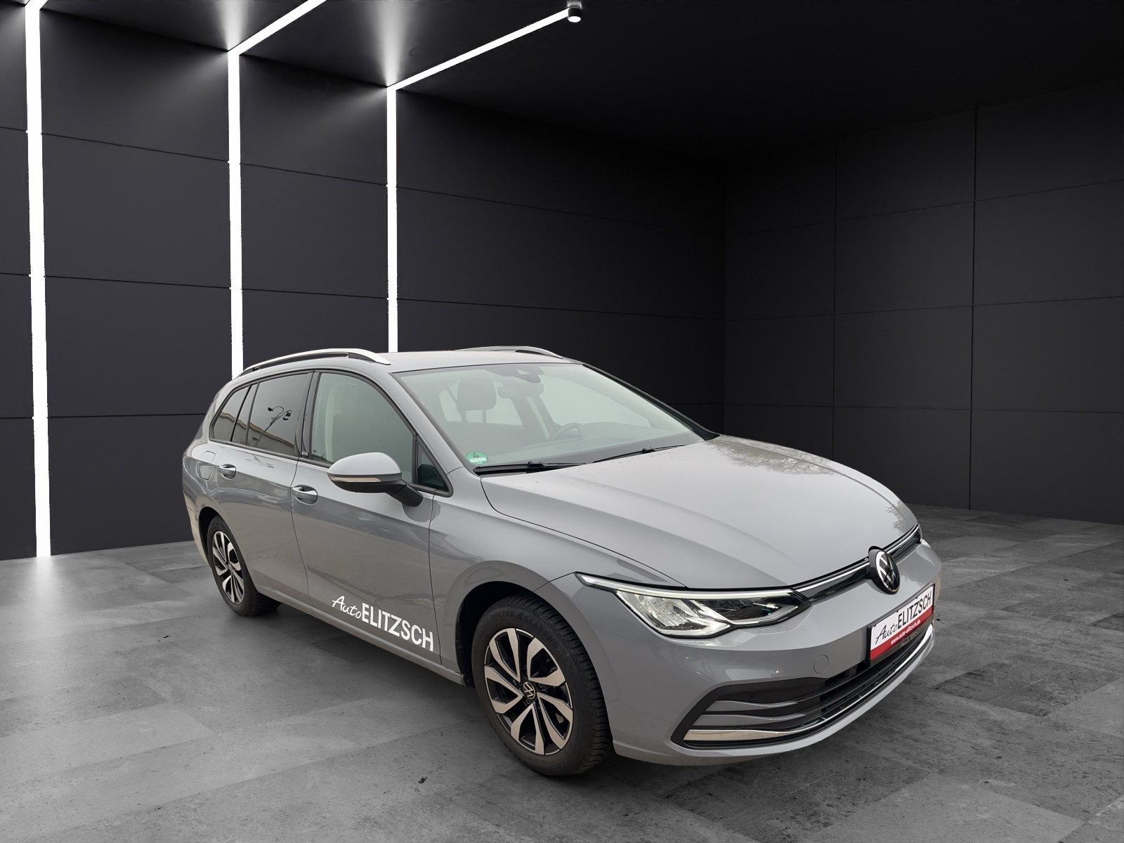 Fahrzeugabbildung Volkswagen Golf VIII Variant eTSI Active DSG LED ACC SHZ Navi RearView AppConnect