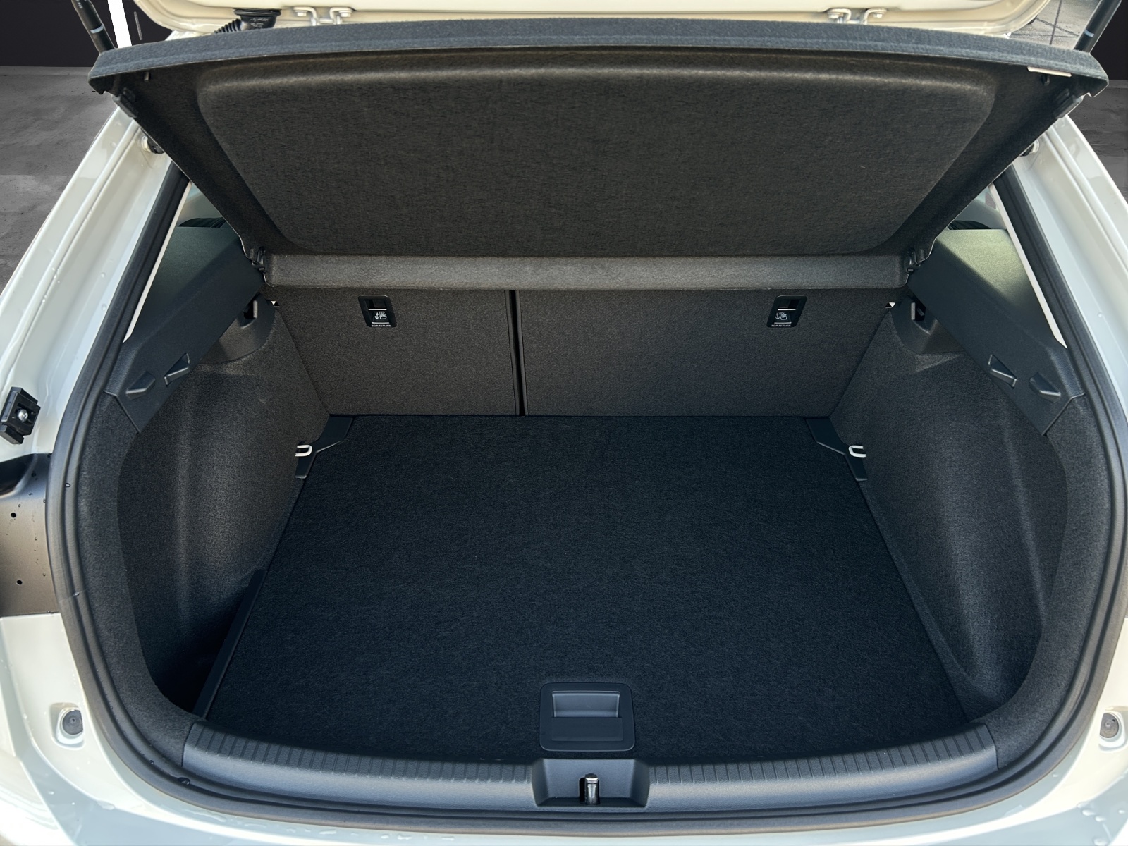 Fahrzeugabbildung Volkswagen Taigo Life LED NAVI DAB